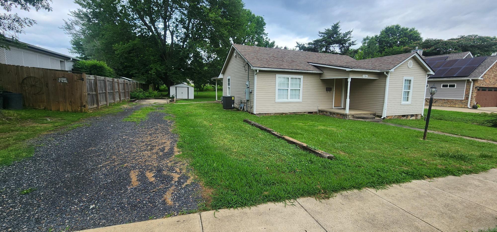 1501 Port Arthur Avenue Mena, AR 71953