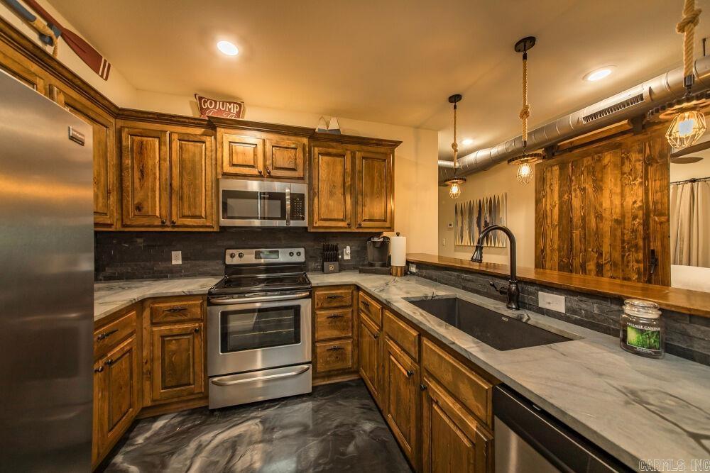 7910 Edgemont Rd, Suite 101  Greers Ferry, AR