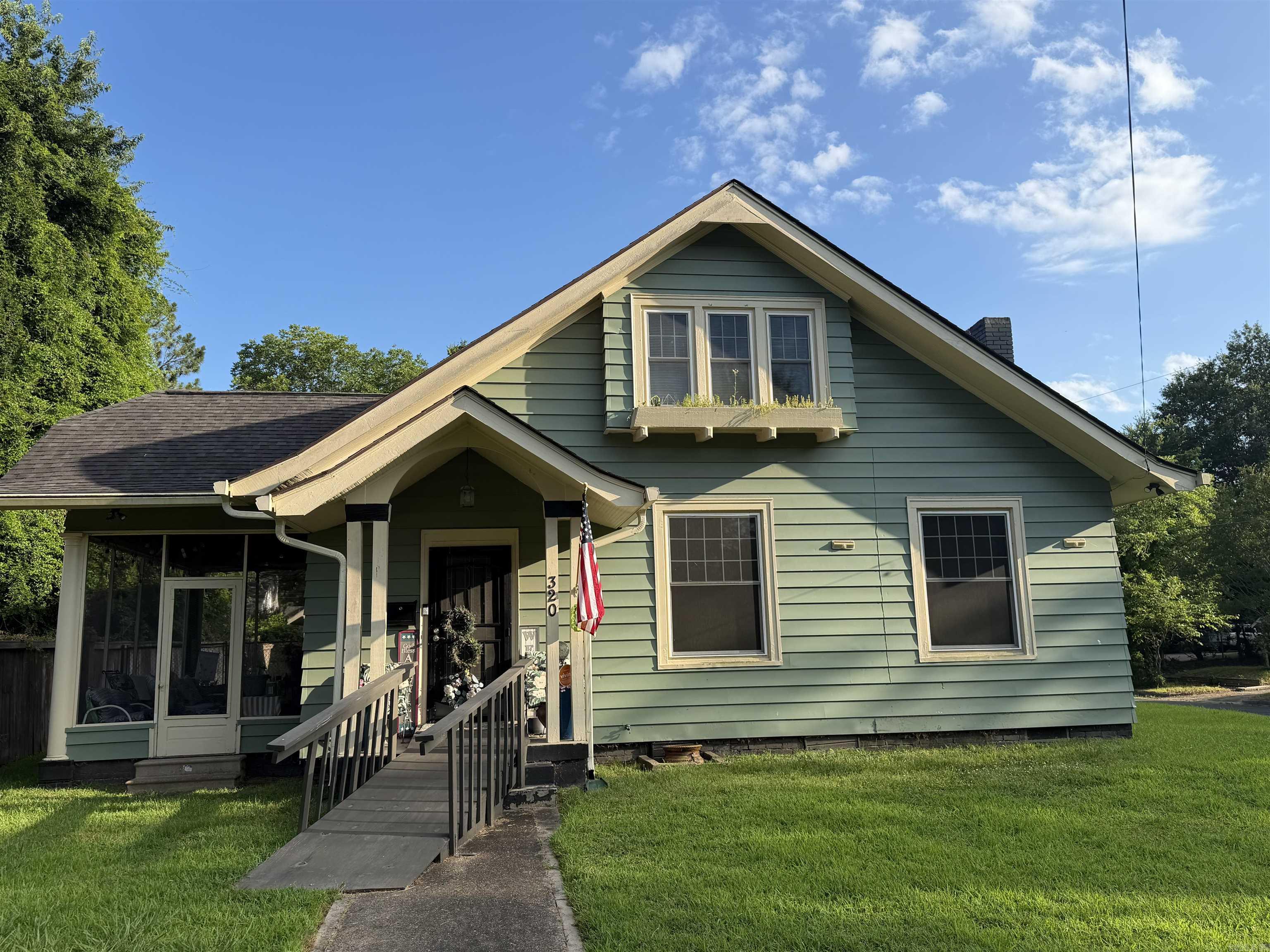 320 W 11th Ave  Pine Bluff, AR