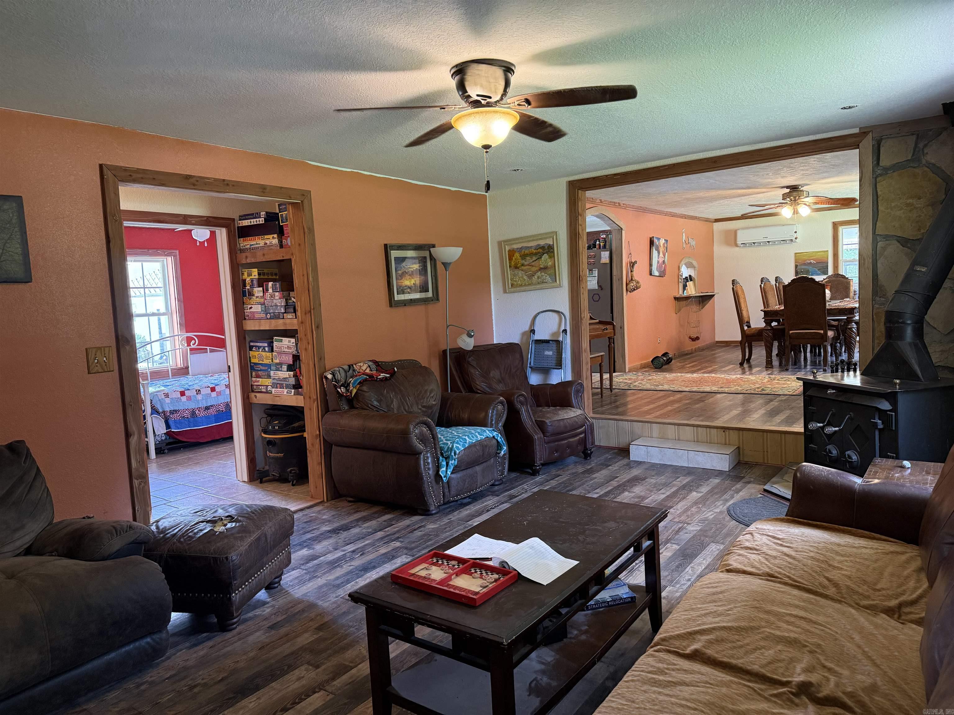 1212 Gayler  Mountain View, AR
