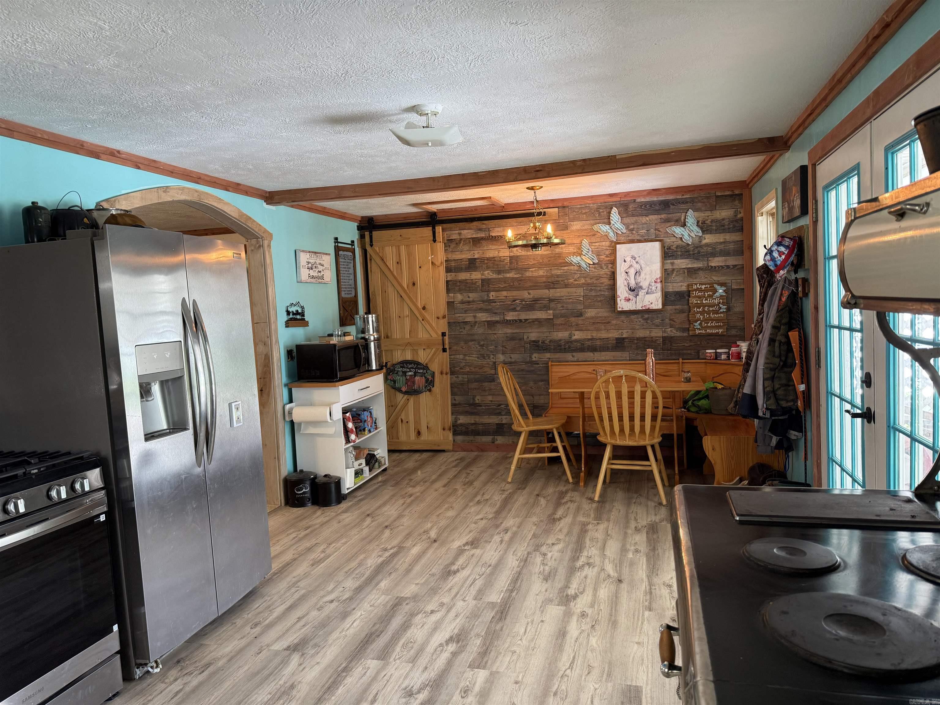1212 Gayler  Mountain View, AR