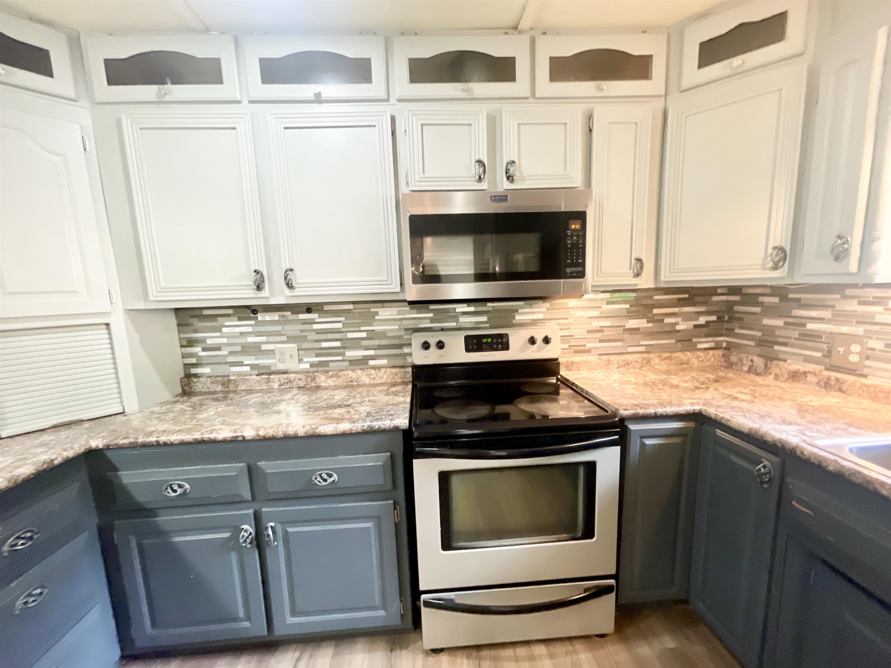 UNDER CABINET LIGHTING