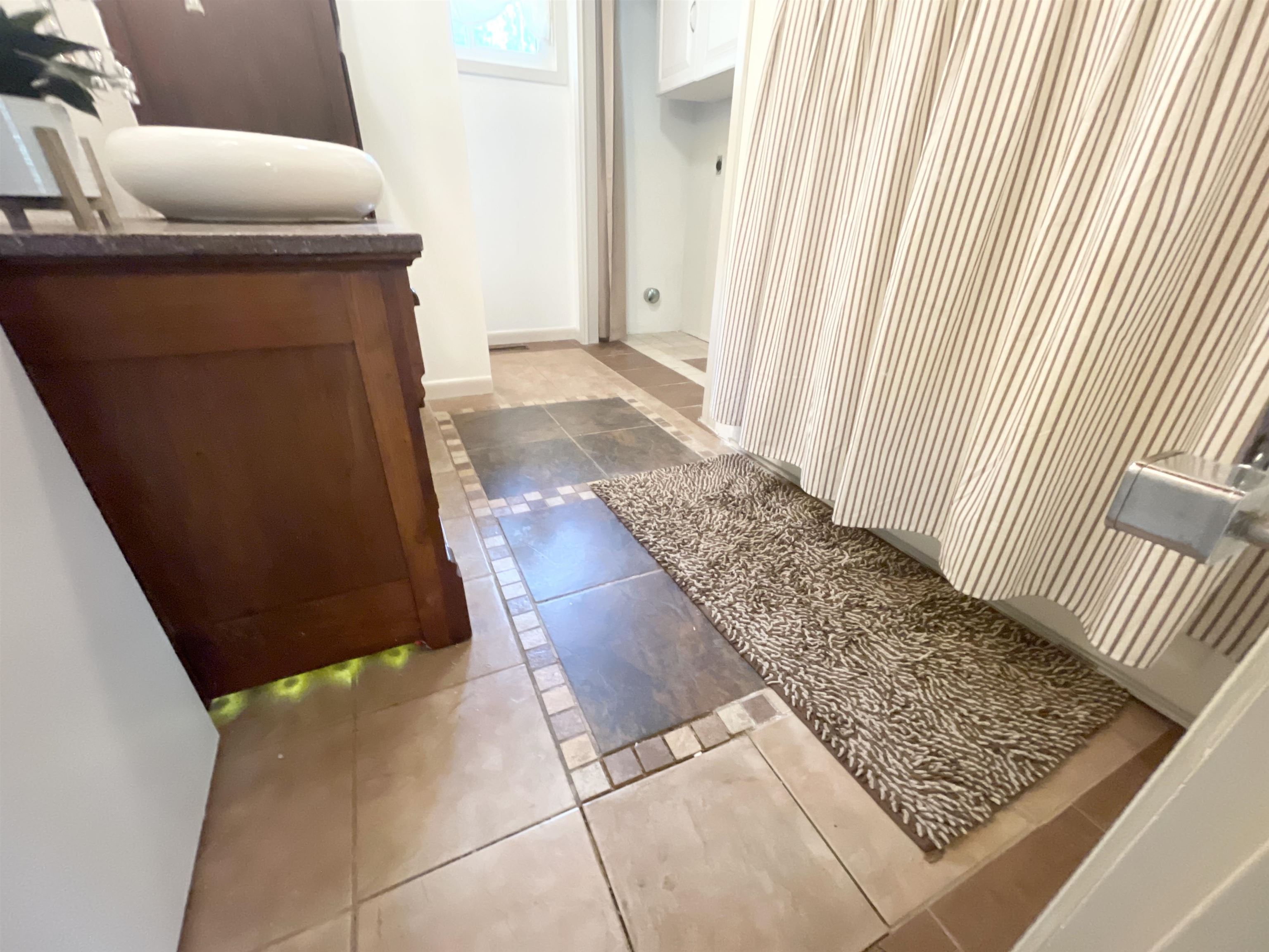 LIGHTING UNDER VANITY