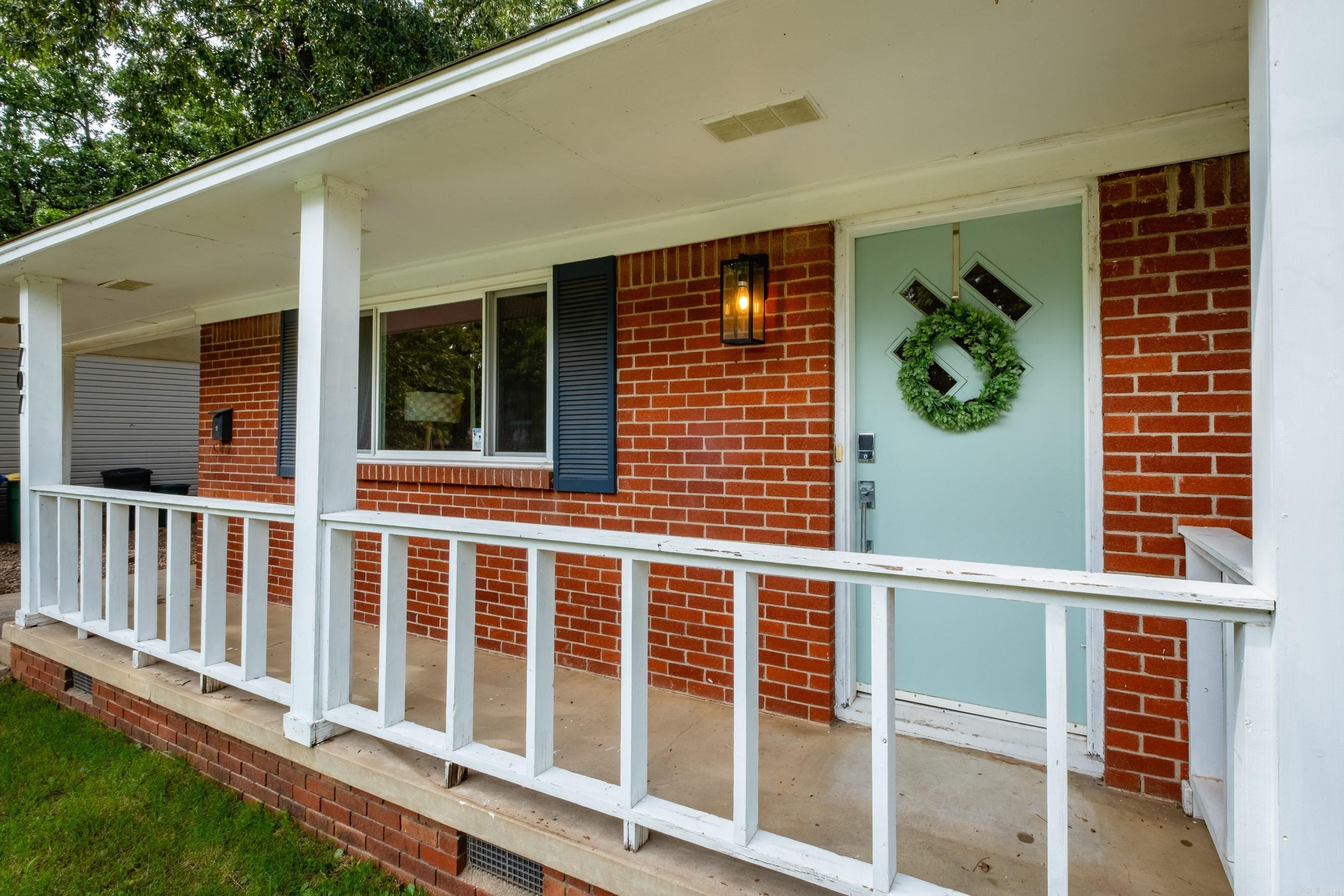 1707 Crestwood Road — exterior