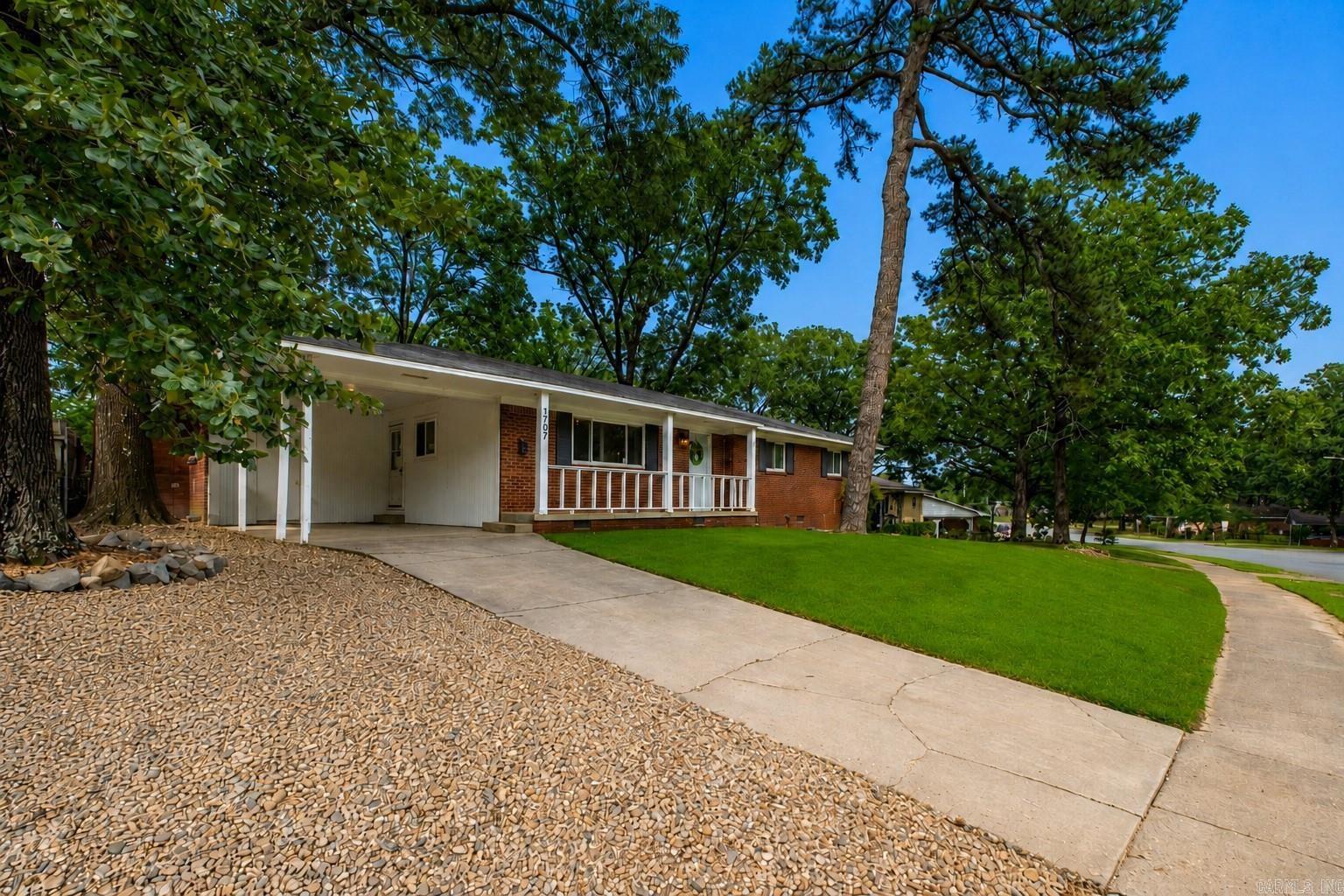 1707 Crestwood Road — photo 4