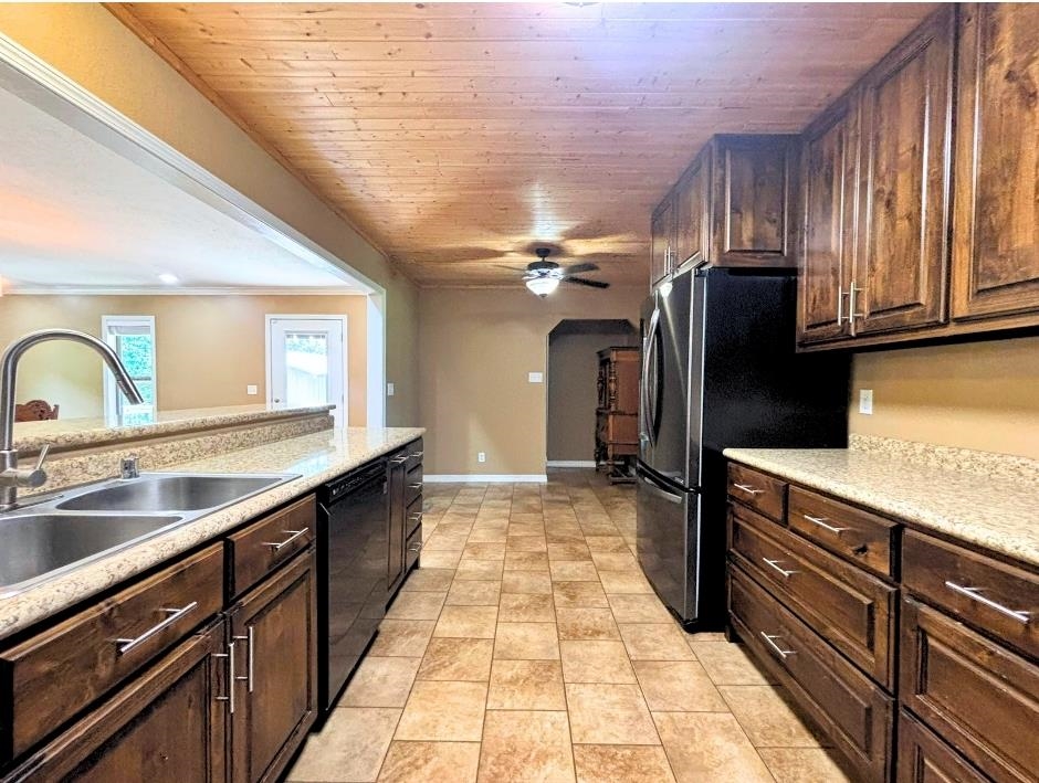 67 Highland Cove  Highland, AR