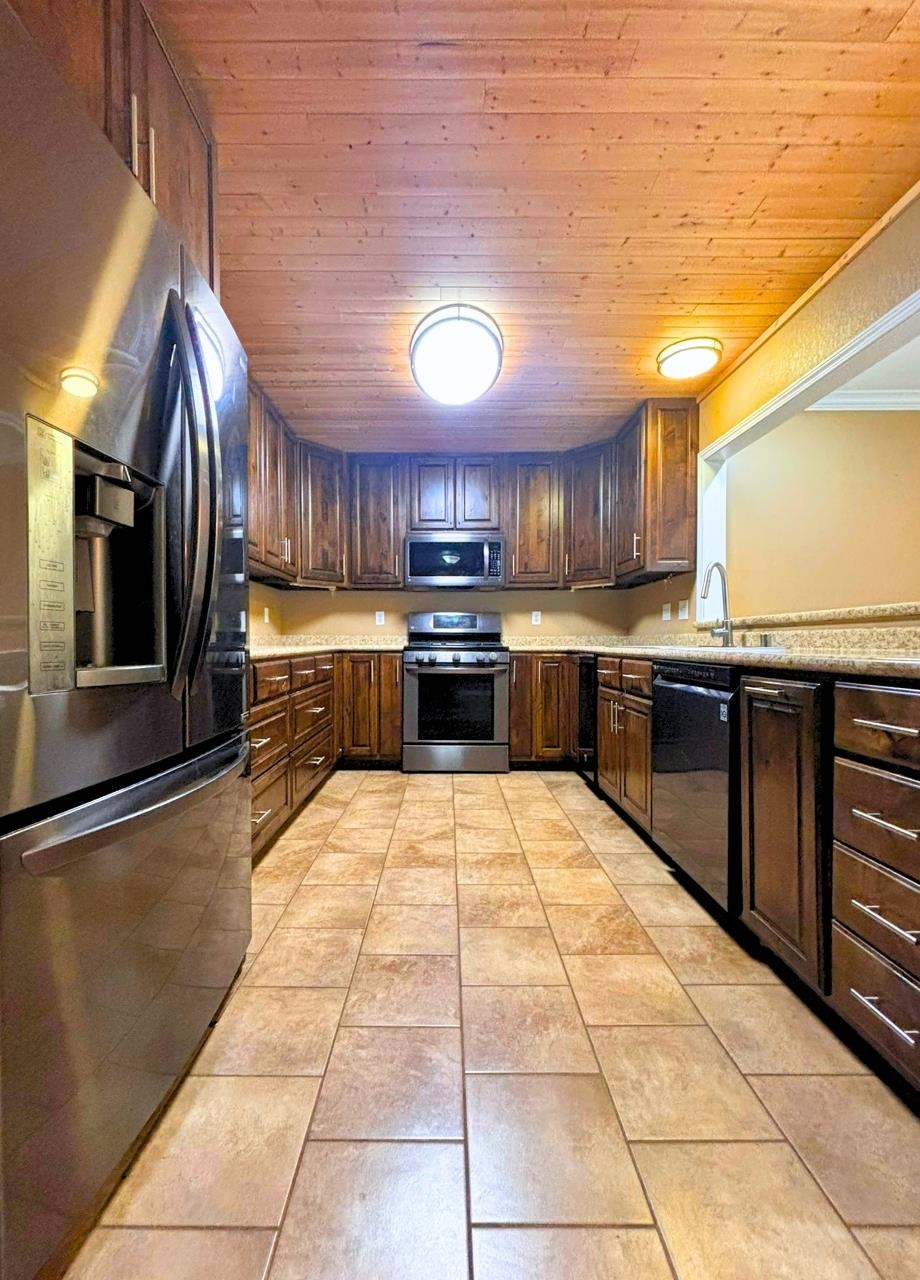 67 Highland Cove  Highland, AR