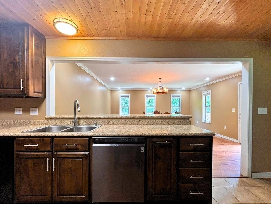 67 Highland Cove  Highland, AR
