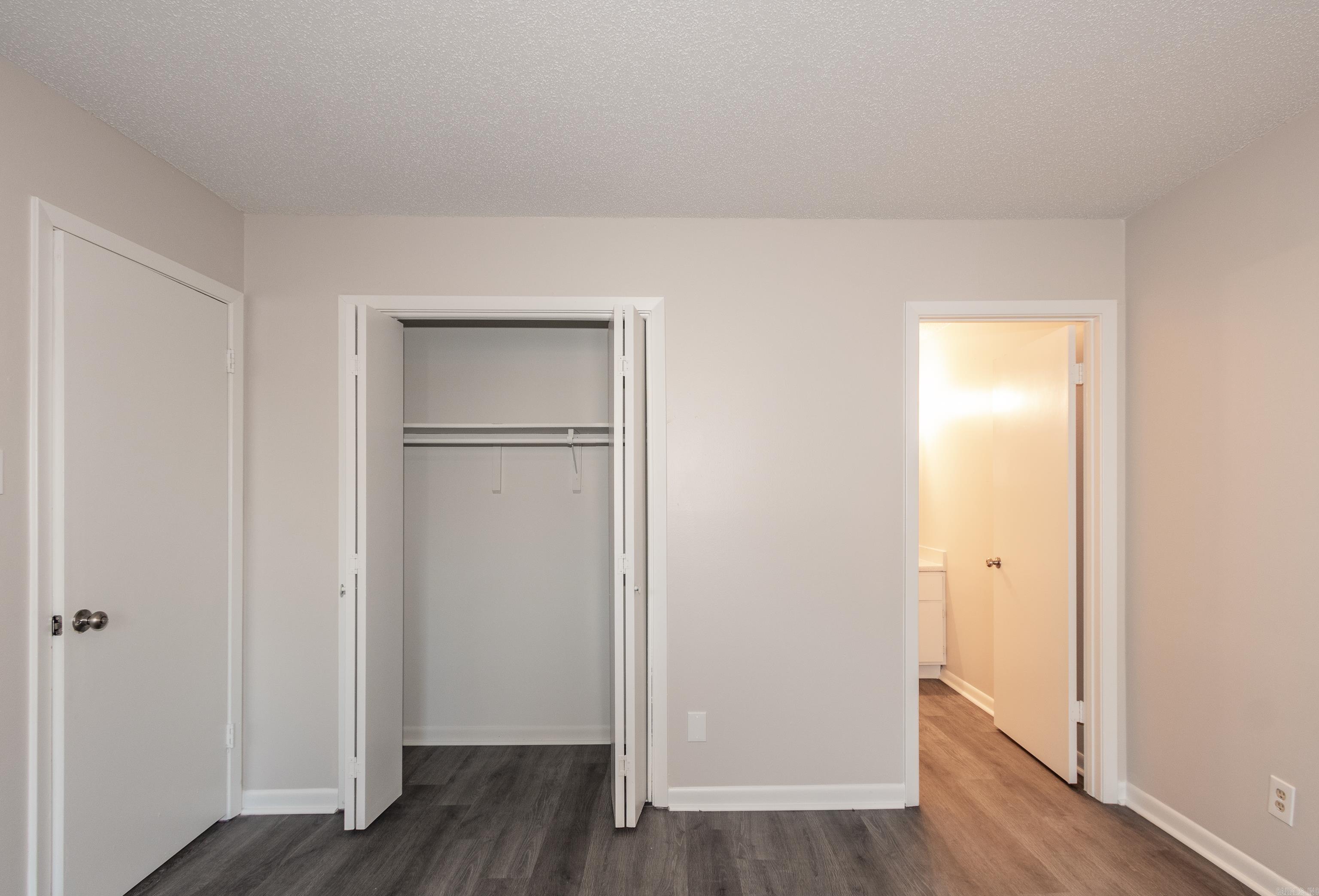 1100 Brookside Woodland Peak Apartments Little Rock, AR