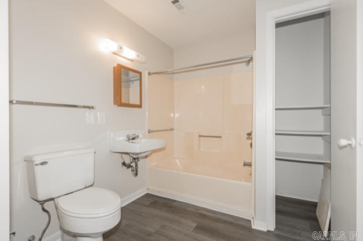 1100 Brookside Woodland Peak Apartments Little Rock, AR