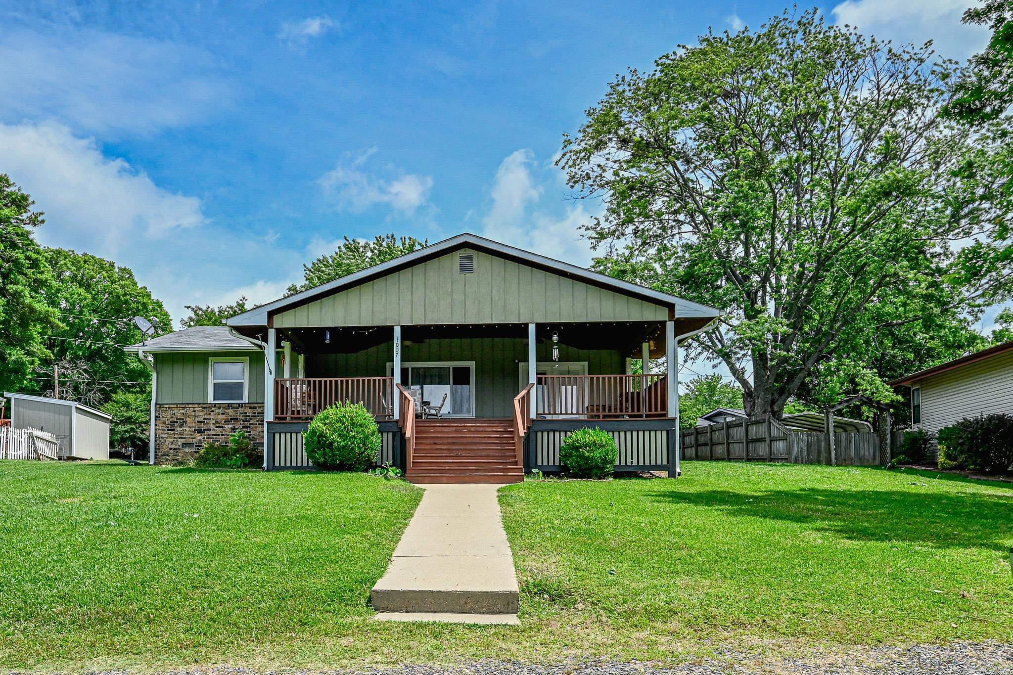 1007 Lakeside  Mena, AR