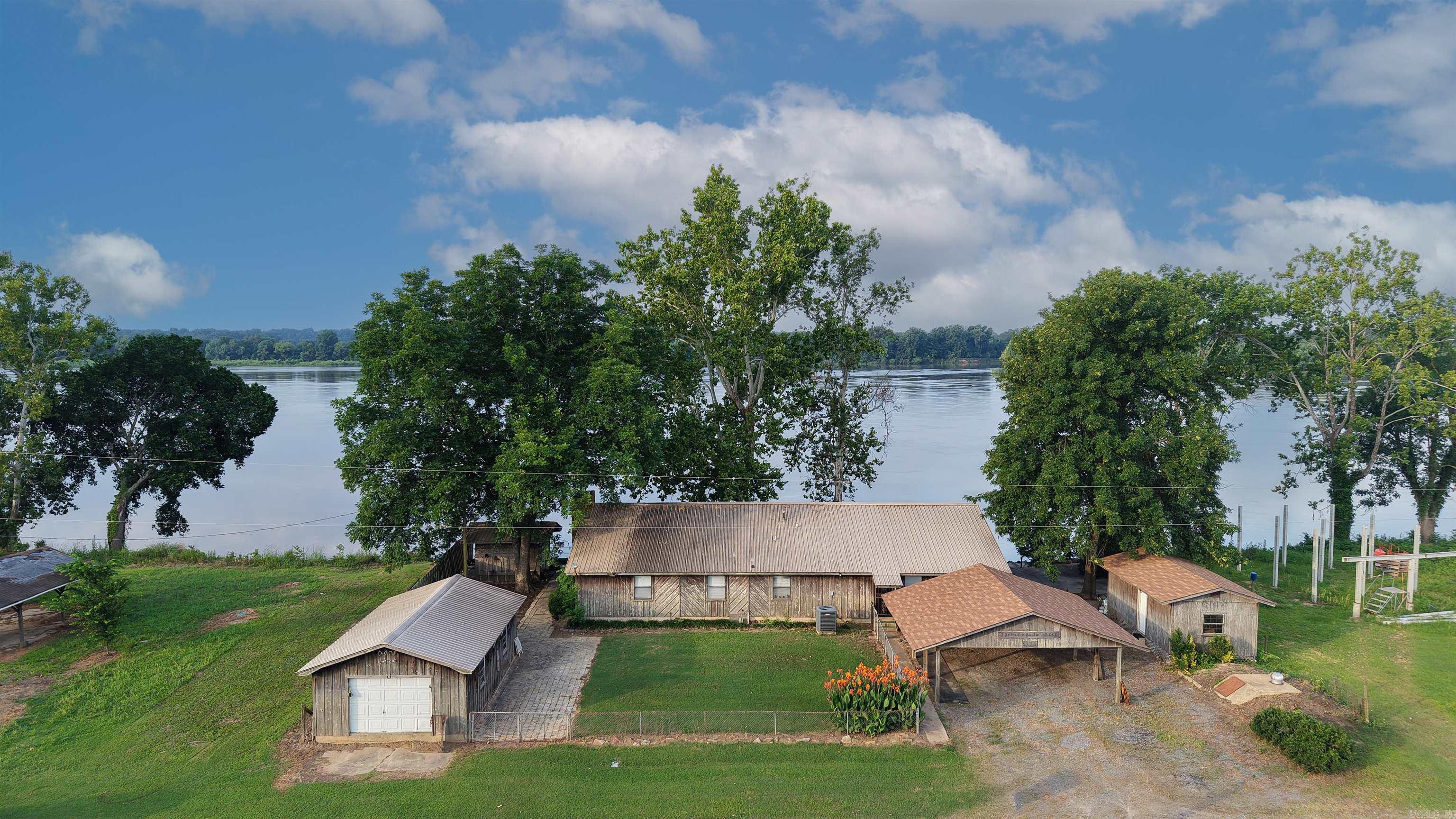 9106 E Swan Lake RD  Altheimer, AR