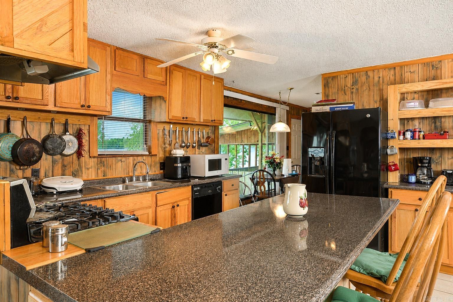 9106 E Swan Lake RD  Altheimer, AR