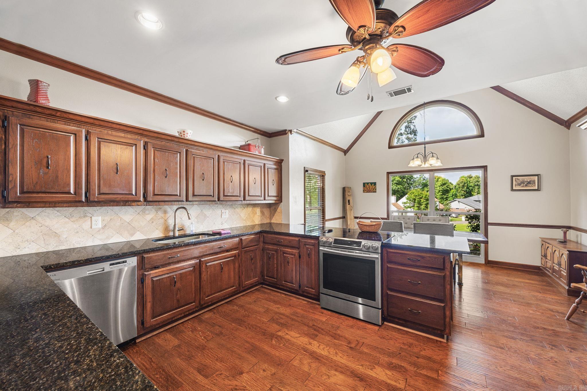 5 Breezewood Cove  Maumelle, AR