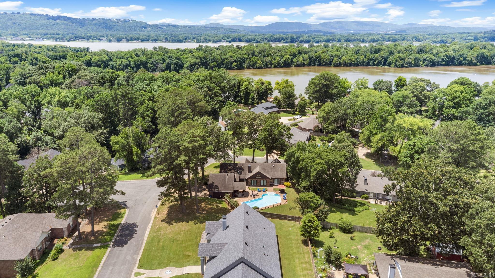 5 Breezewood Cove  Maumelle, AR