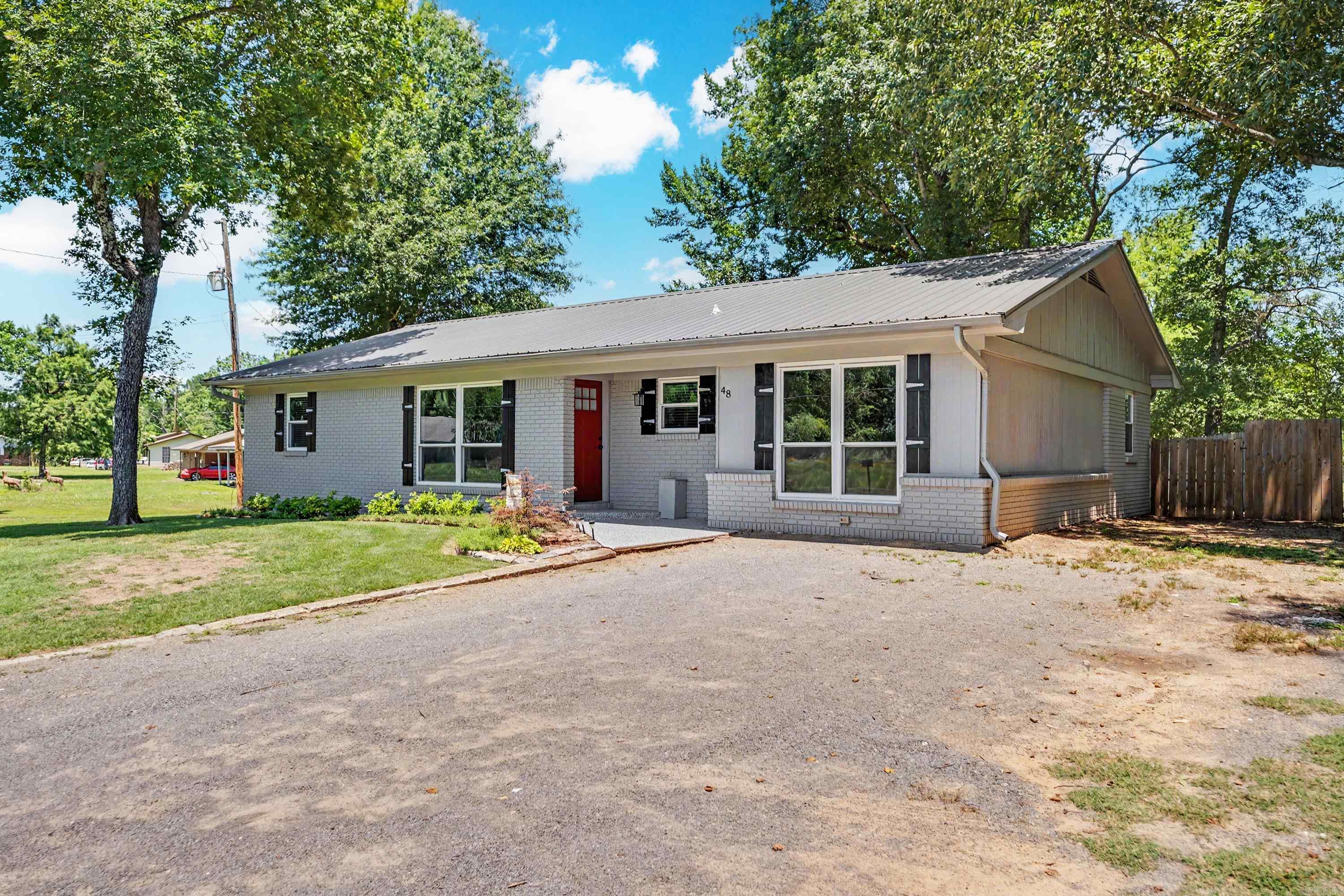48 E Main  Greenbrier, AR