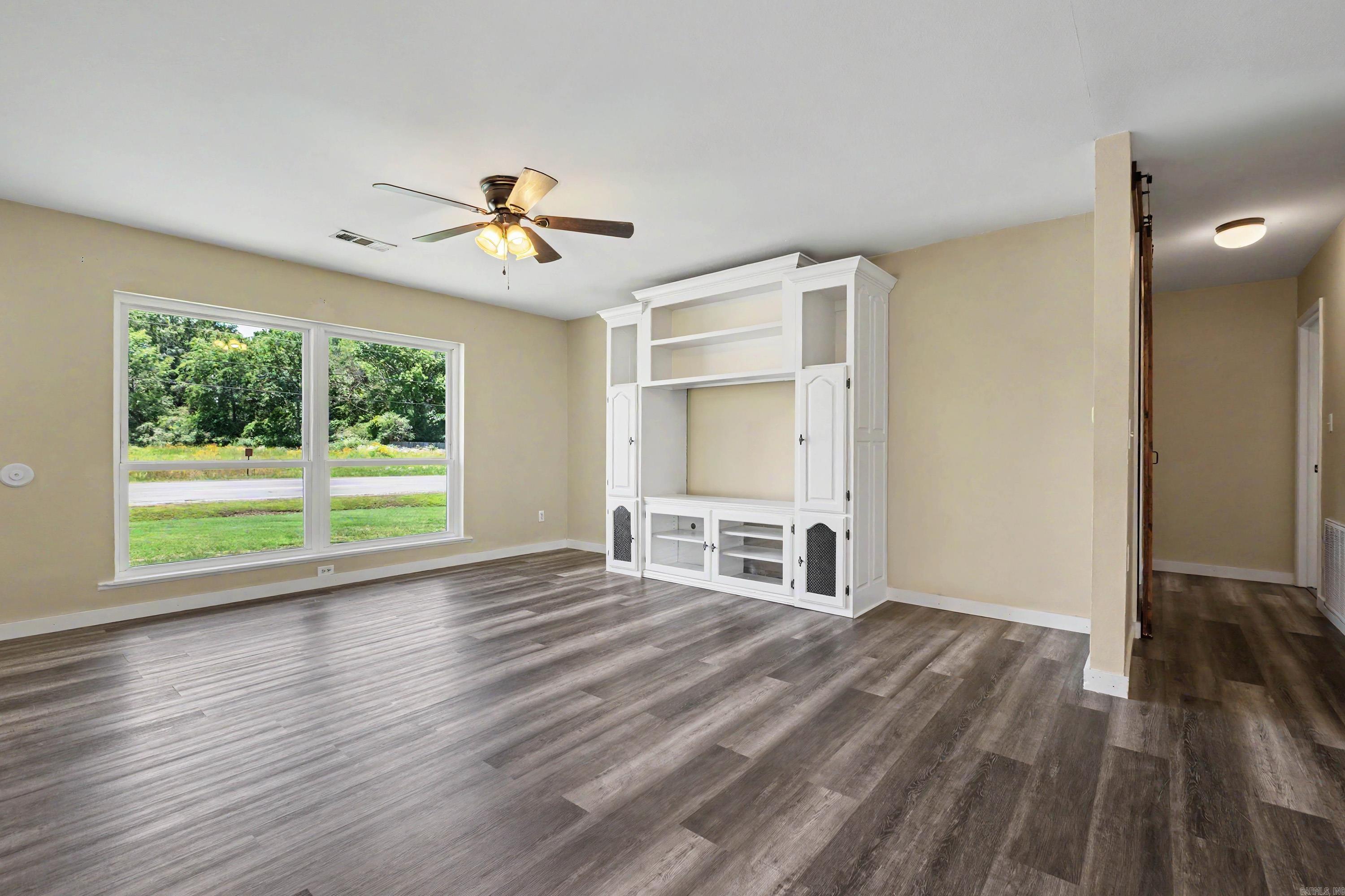48 E Main  Greenbrier, AR