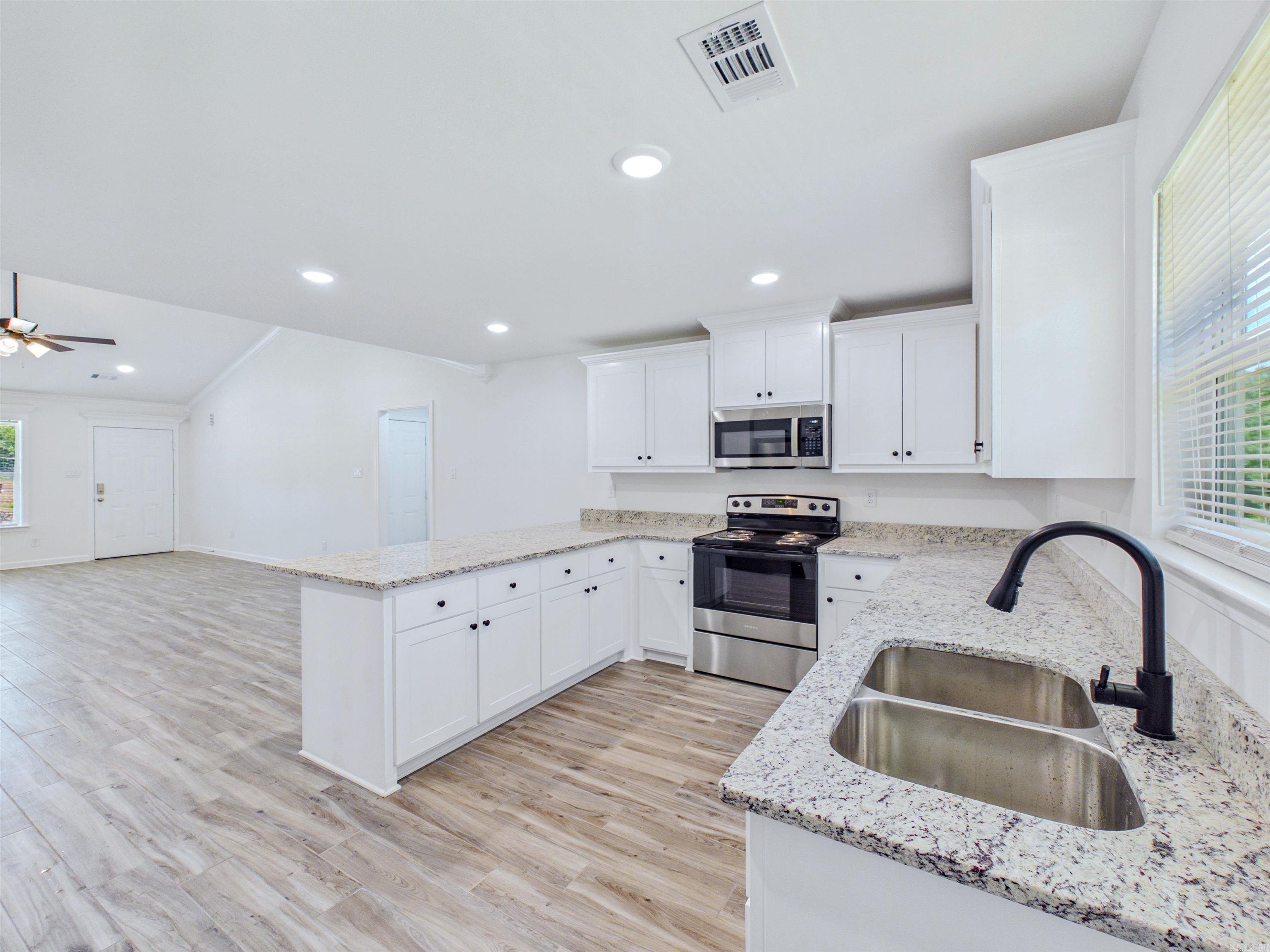 109 Coal Mountain Rd.  El Paso, AR