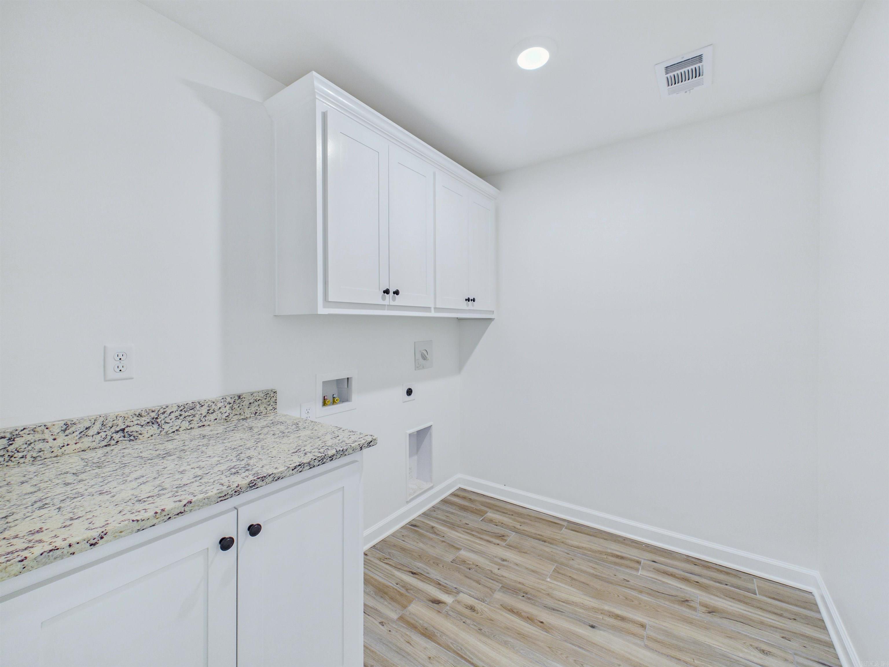 109 Coal Mountain Rd.  El Paso, AR