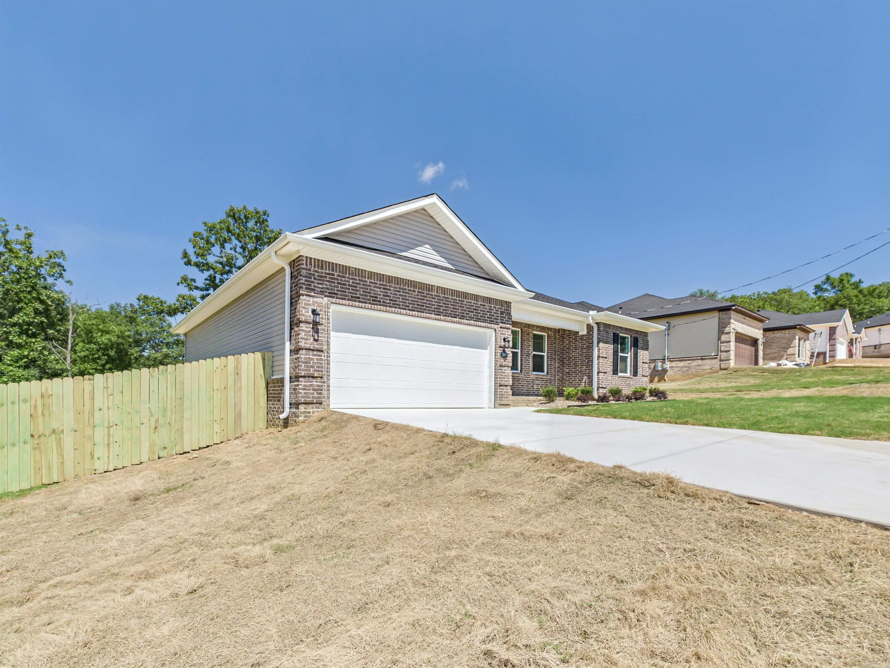 109 Coal Mountain Rd.  El Paso, AR