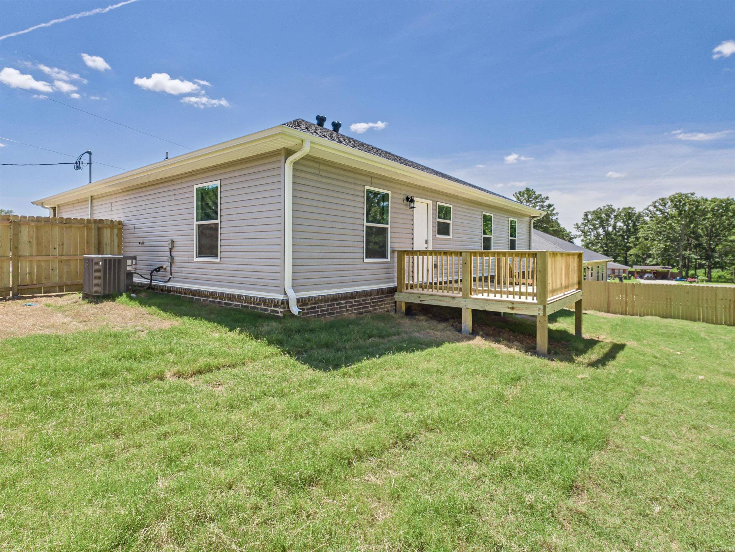109 Coal Mountain Rd.  El Paso, AR