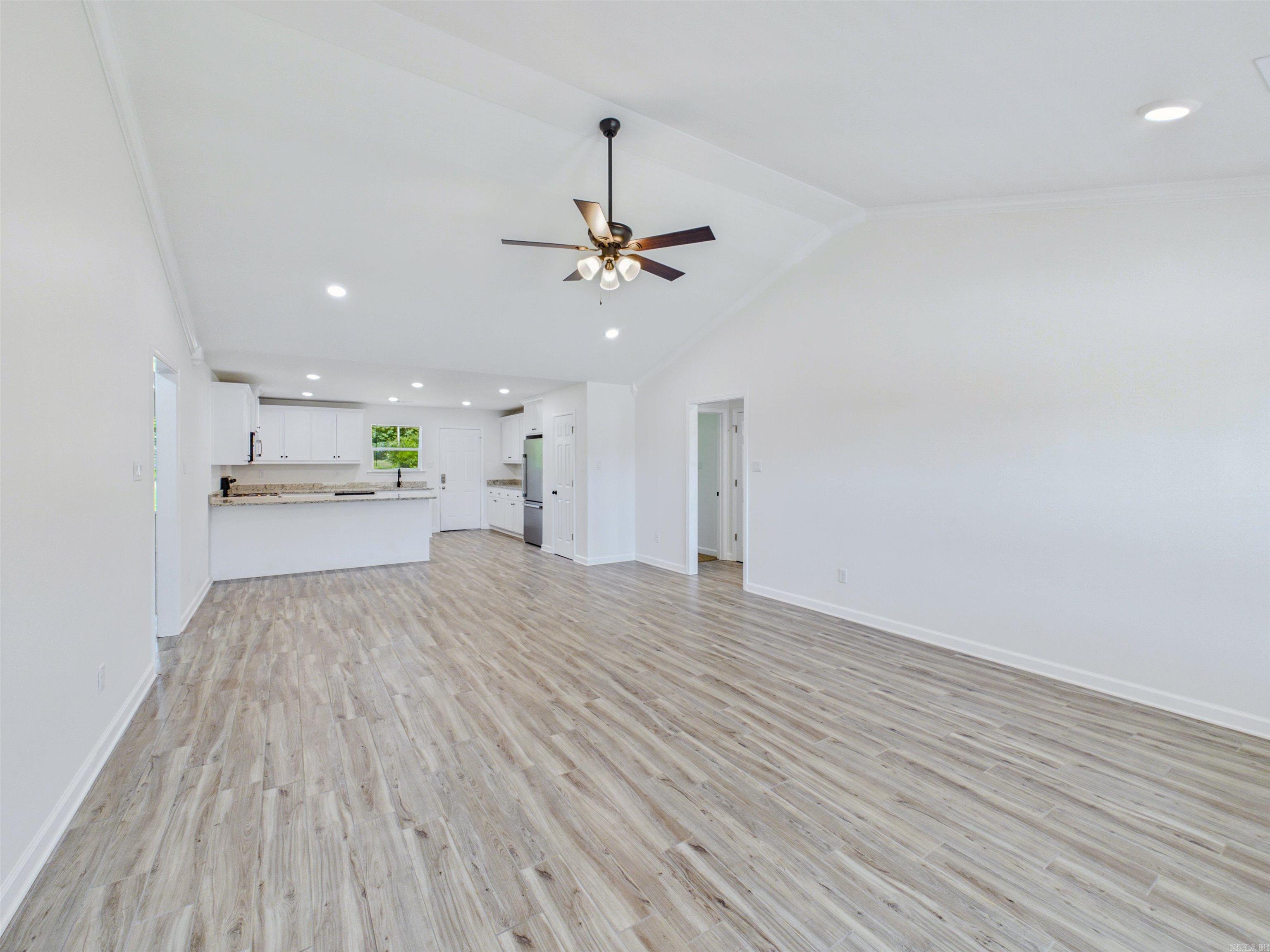109 Coal Mountain Rd.  El Paso, AR