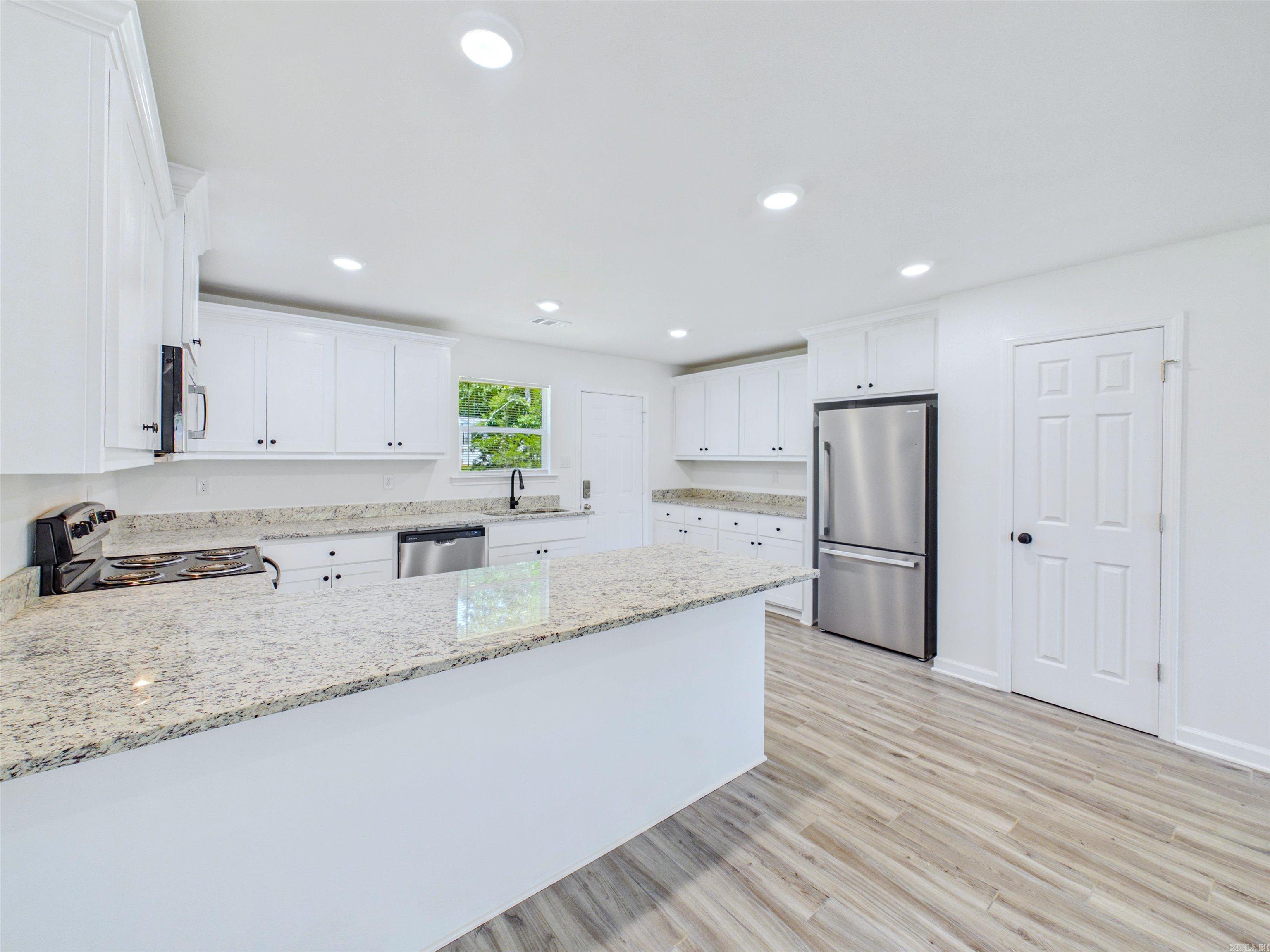 109 Coal Mountain Rd.  El Paso, AR