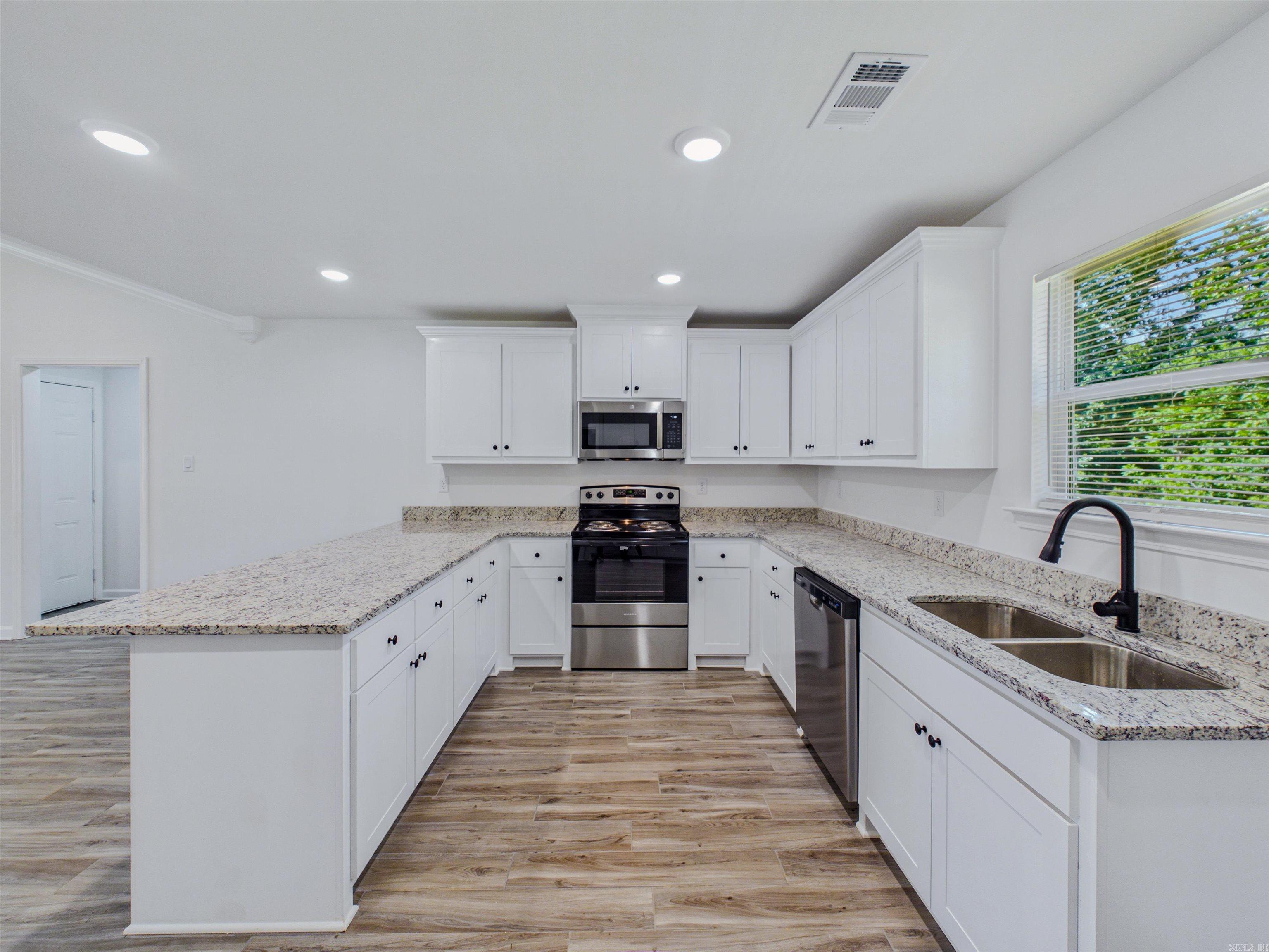 109 Coal Mountain Rd.  El Paso, AR