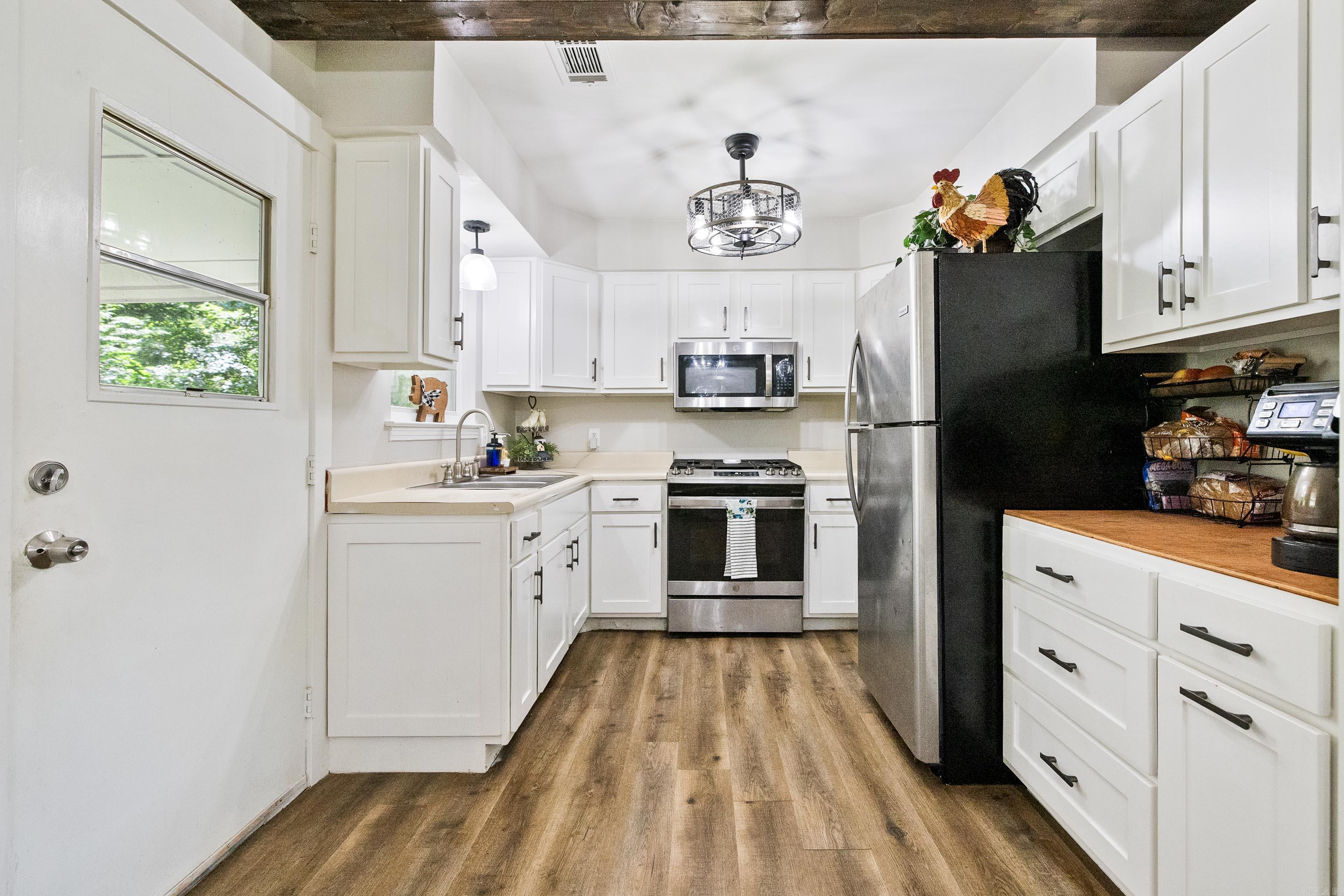 2832 Lakeside  Benton, AR