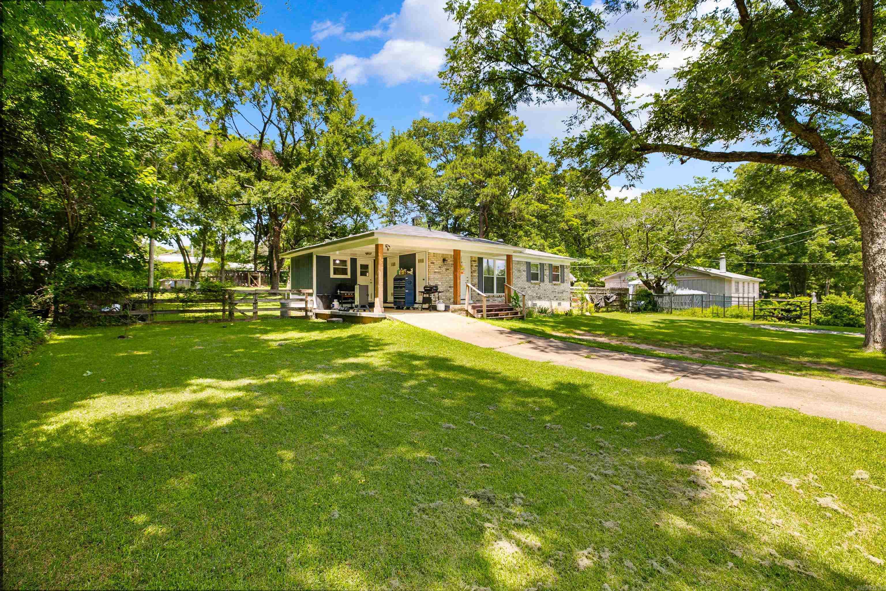2832 Lakeside  Benton, AR