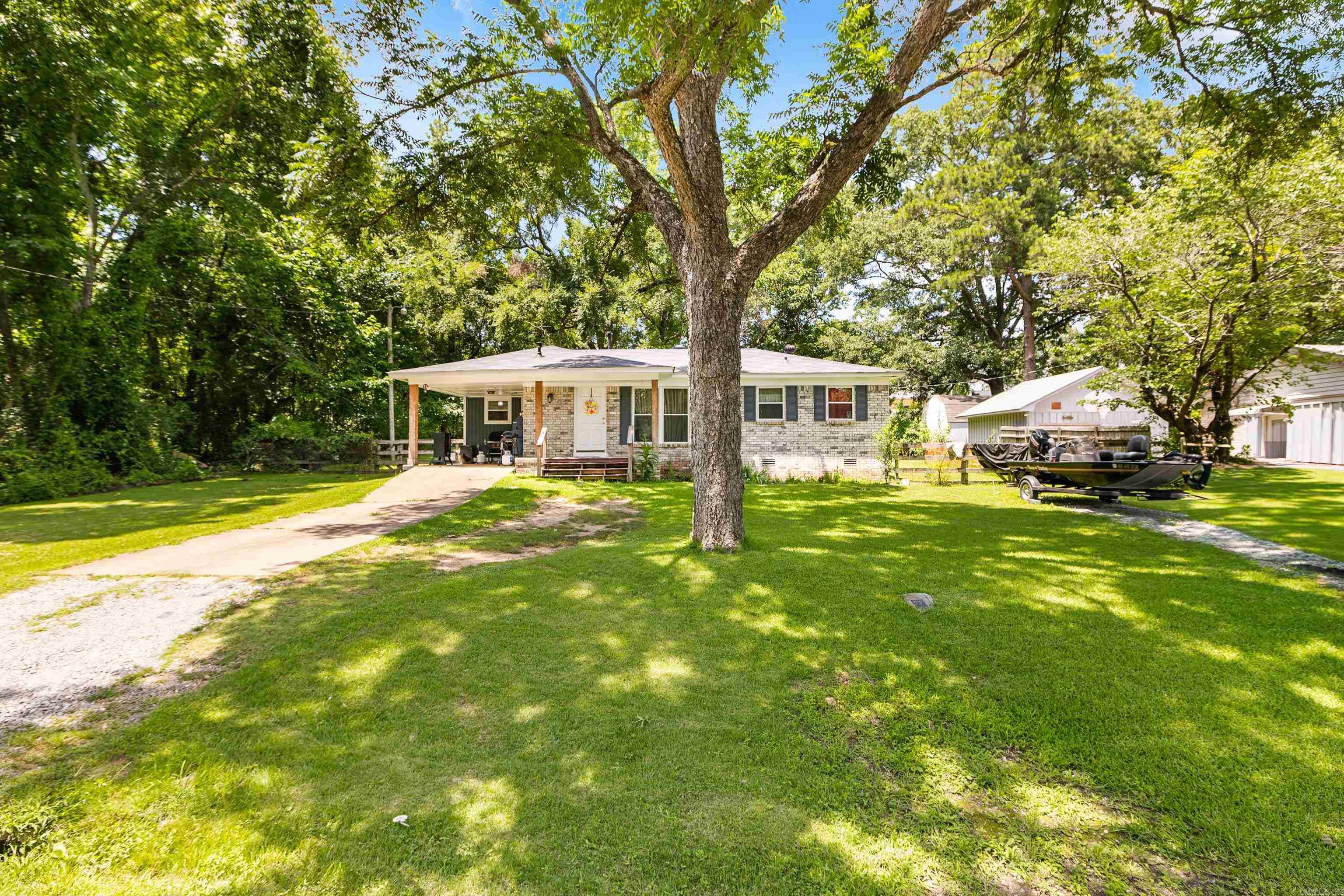 2832 Lakeside  Benton, AR