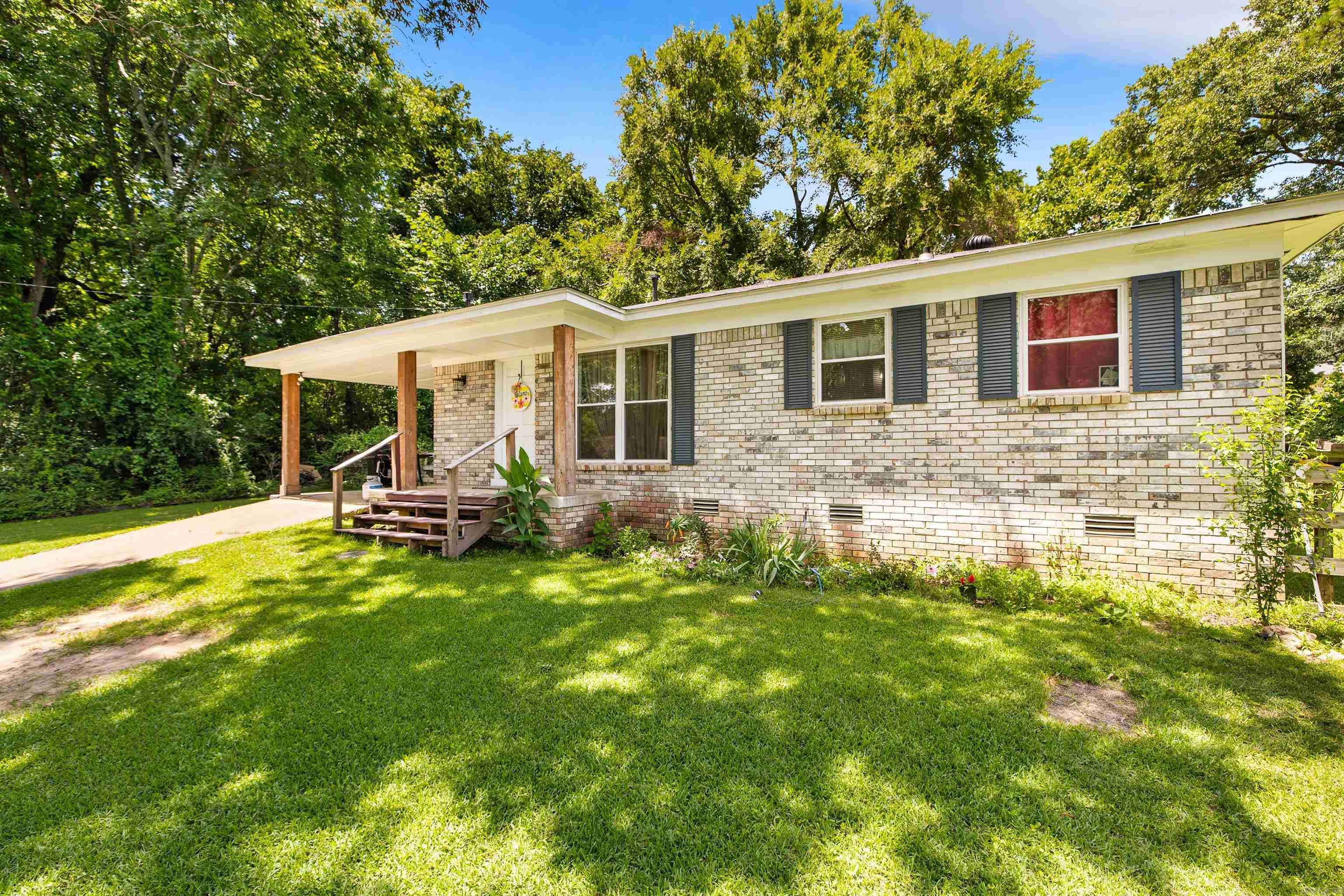 2832 Lakeside  Benton, AR
