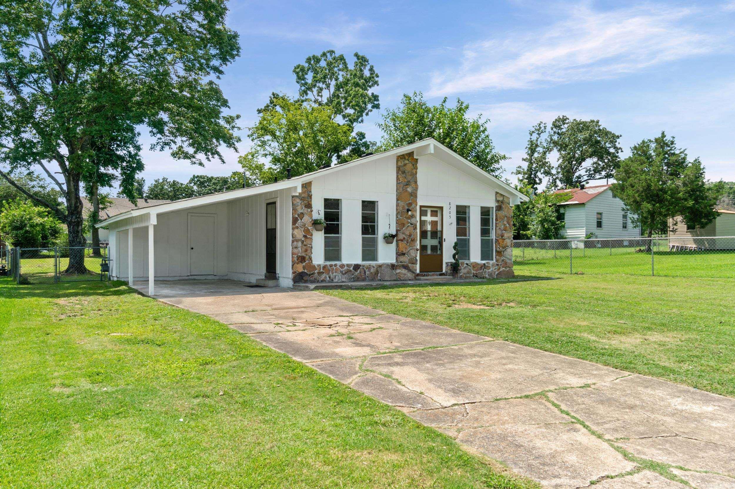 8205 N Claremont  Sherwood, AR
