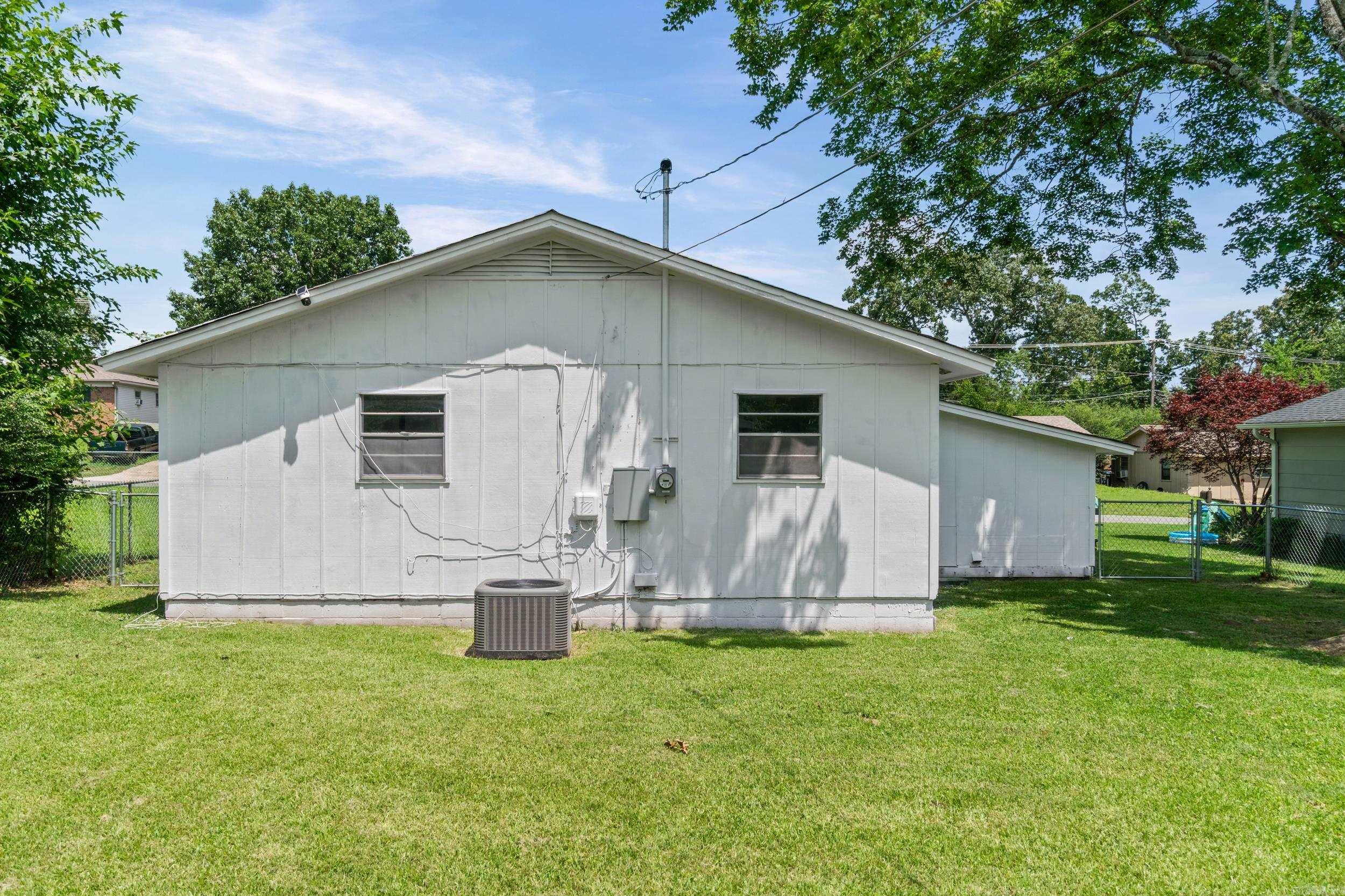 8205 N Claremont  Sherwood, AR