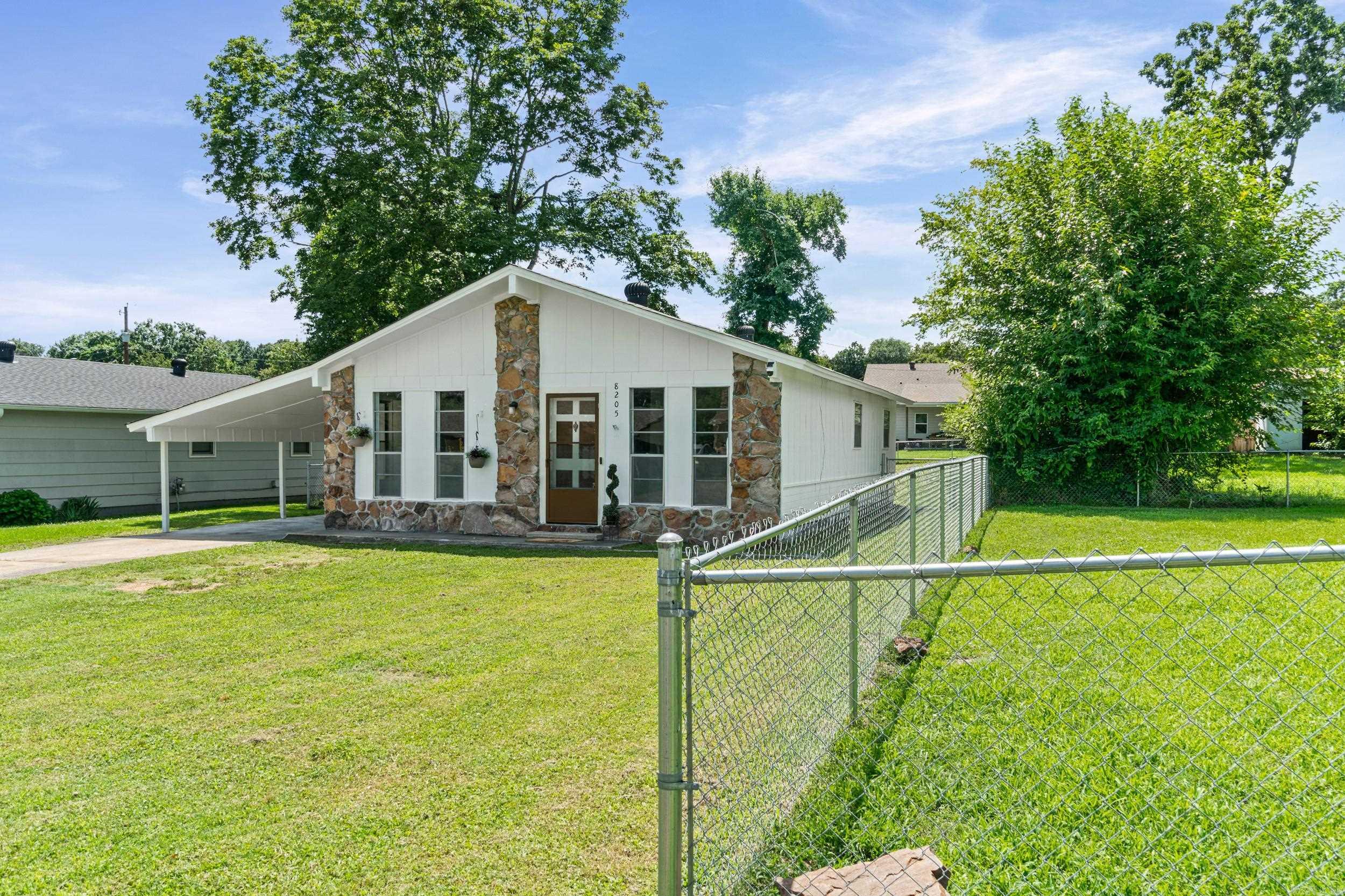 8205 N Claremont  Sherwood, AR