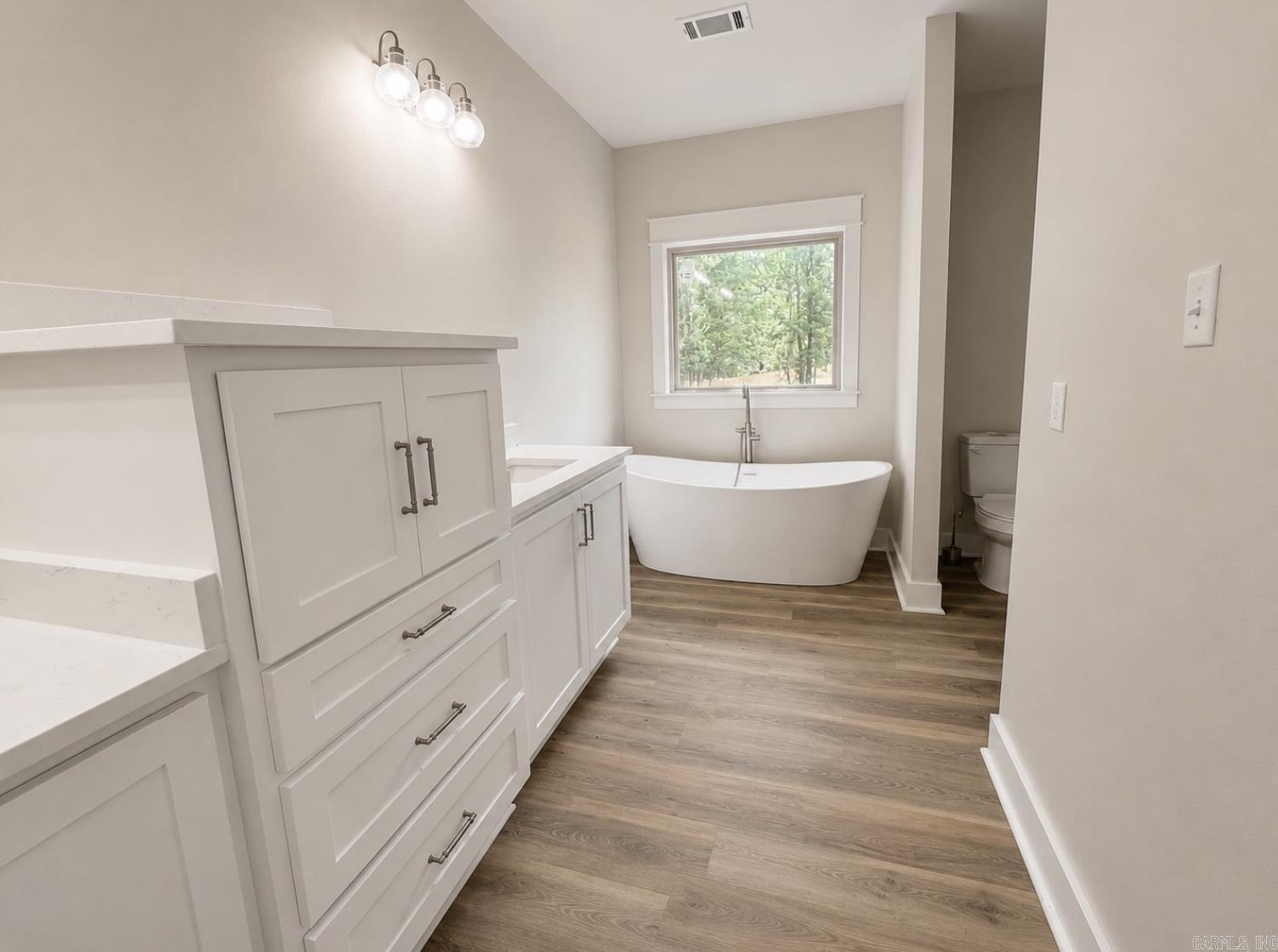 1213 E Carmichael  Cabot, AR