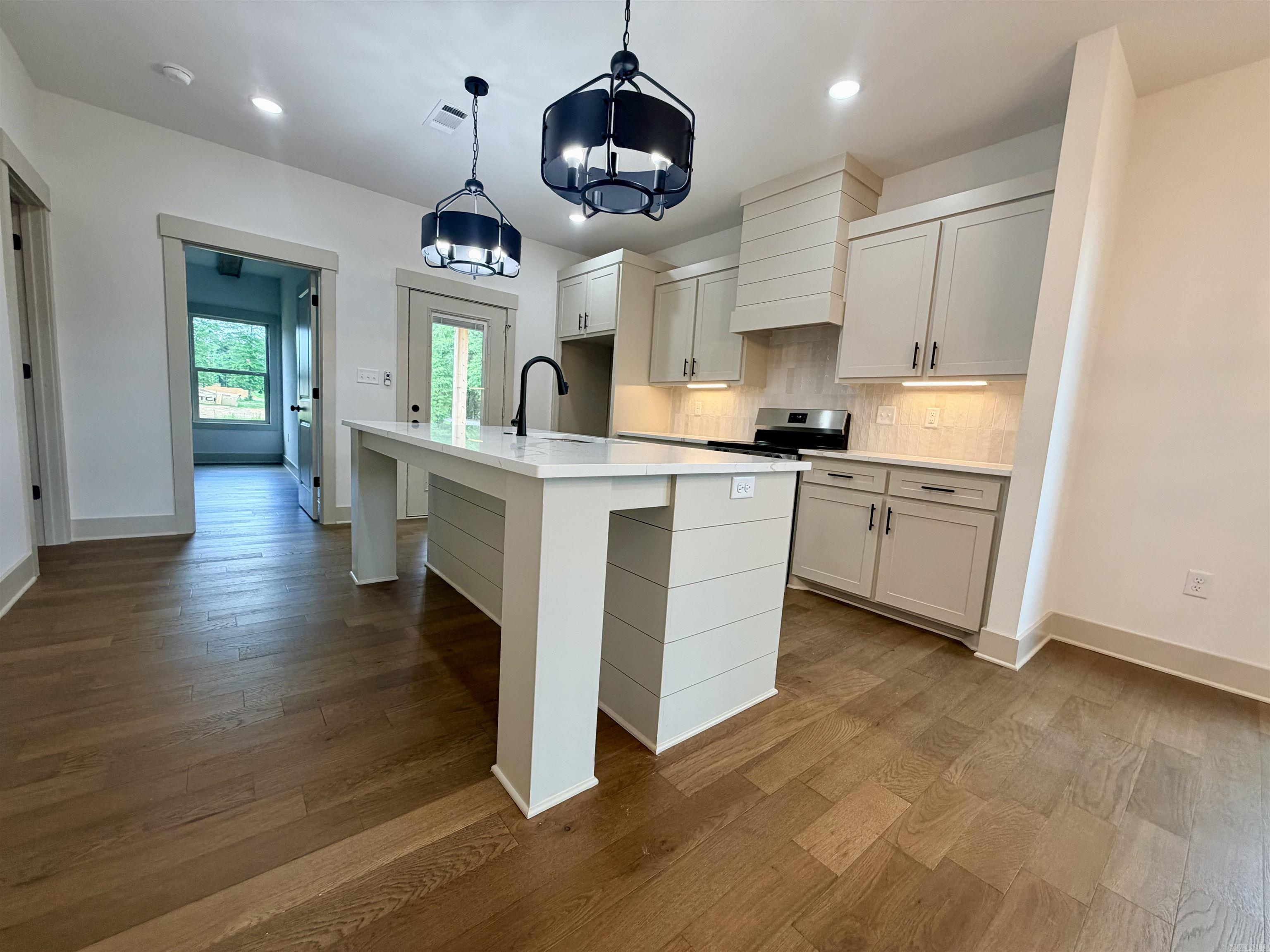 6812 N Detonti  Bauxite, AR