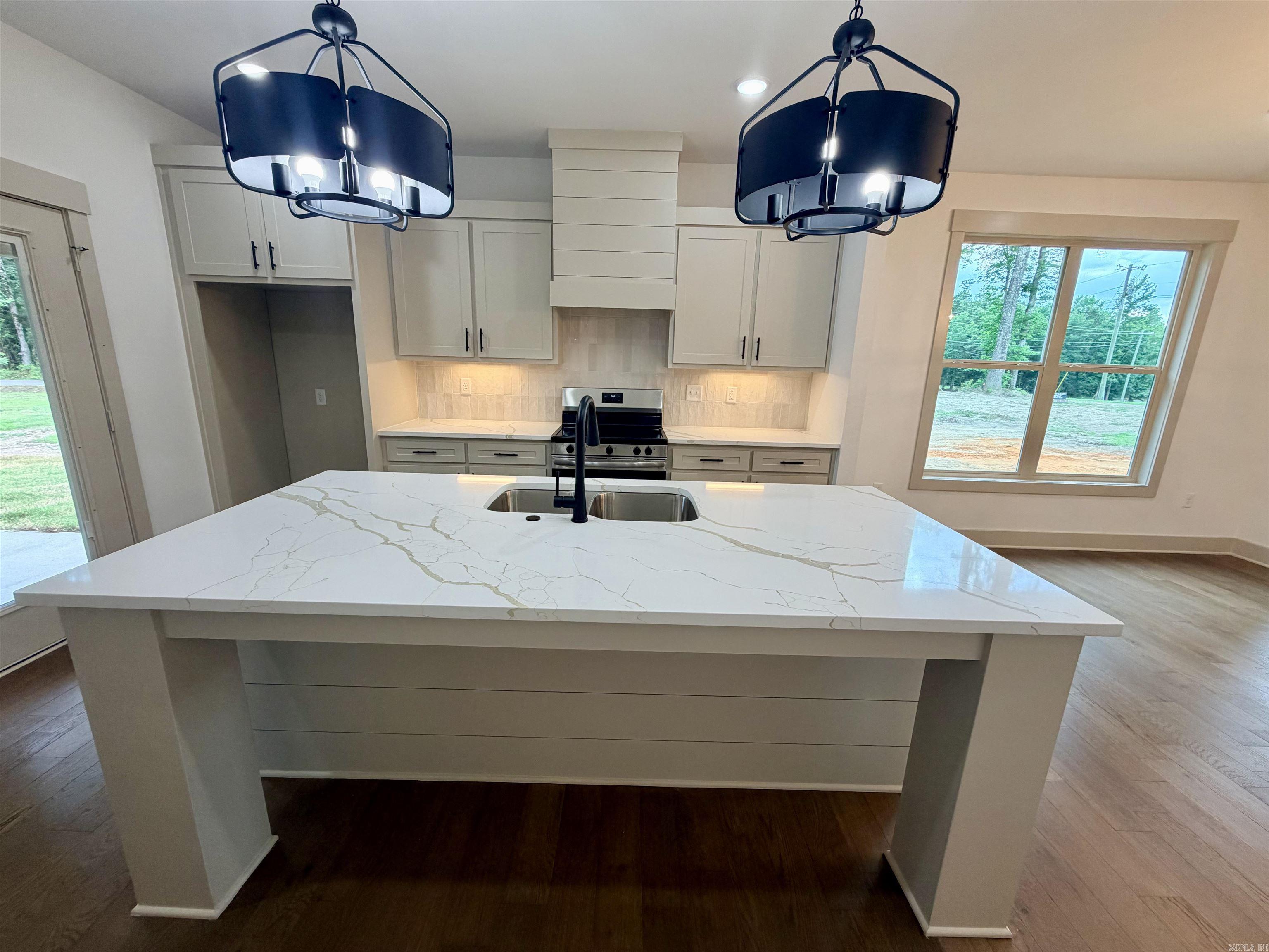 6812 N Detonti  Bauxite, AR