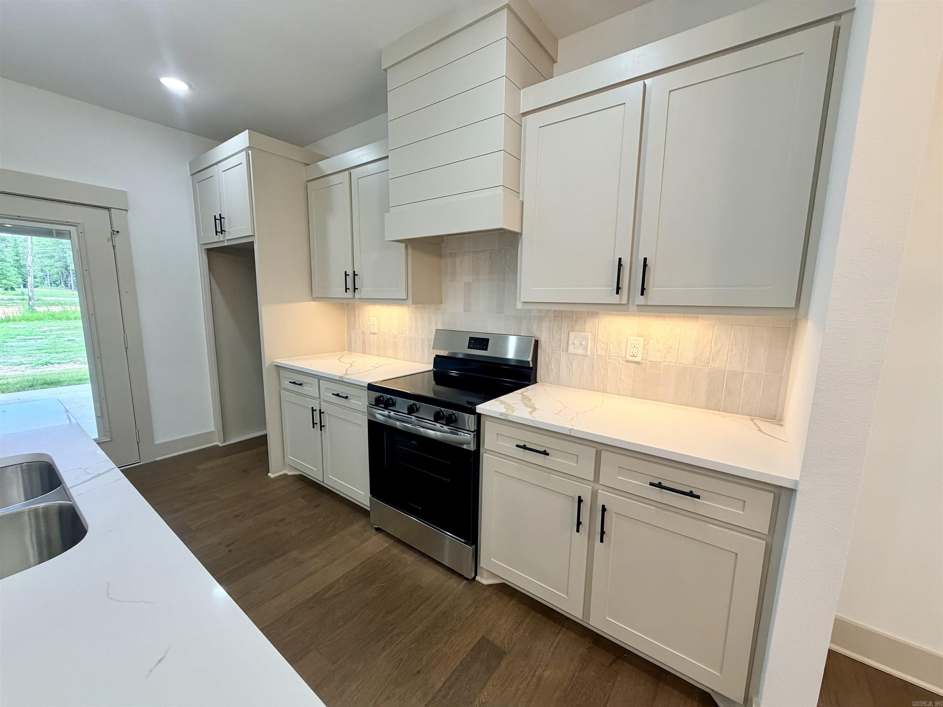 6812 N Detonti  Bauxite, AR
