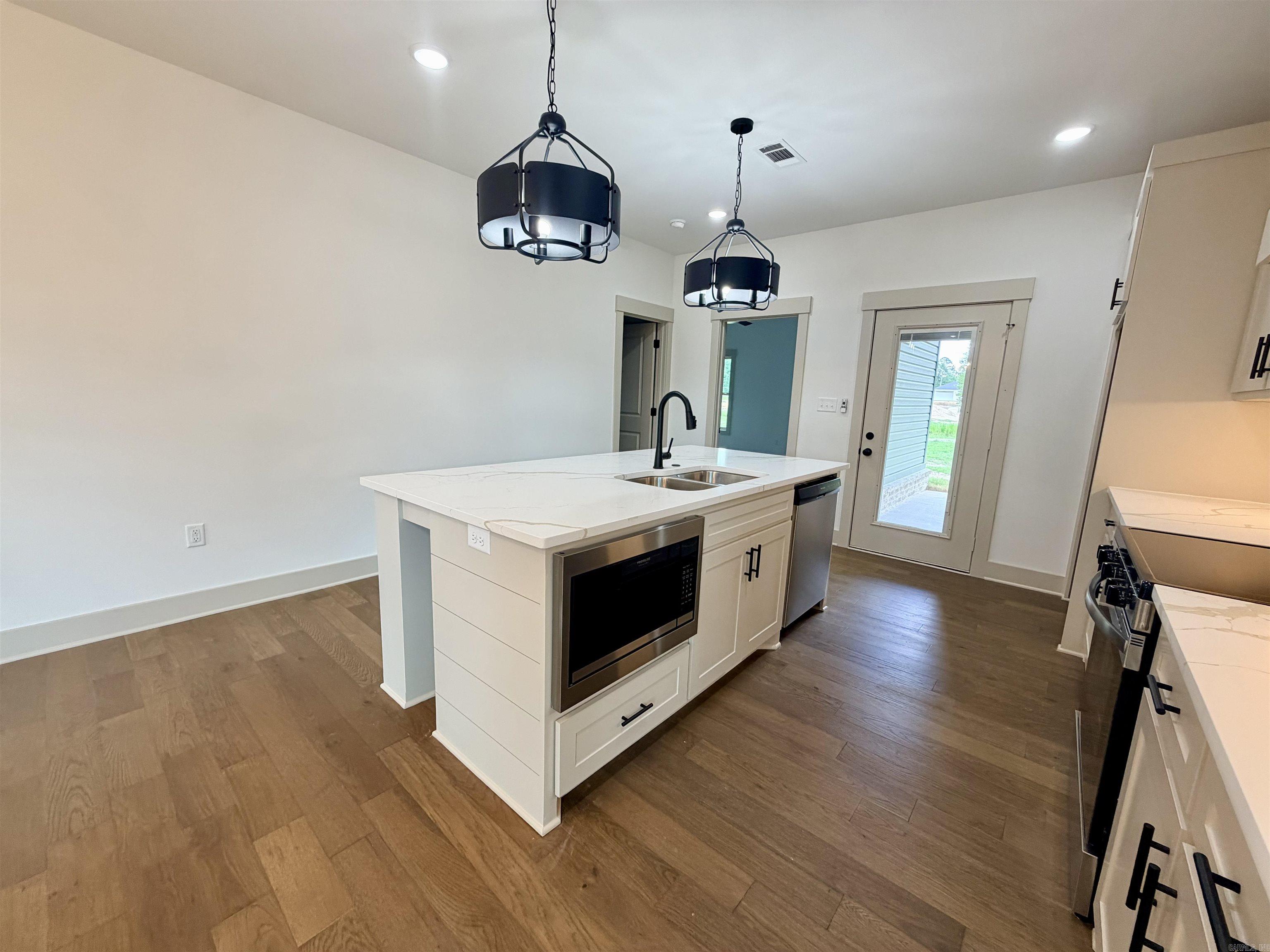 6812 N Detonti  Bauxite, AR
