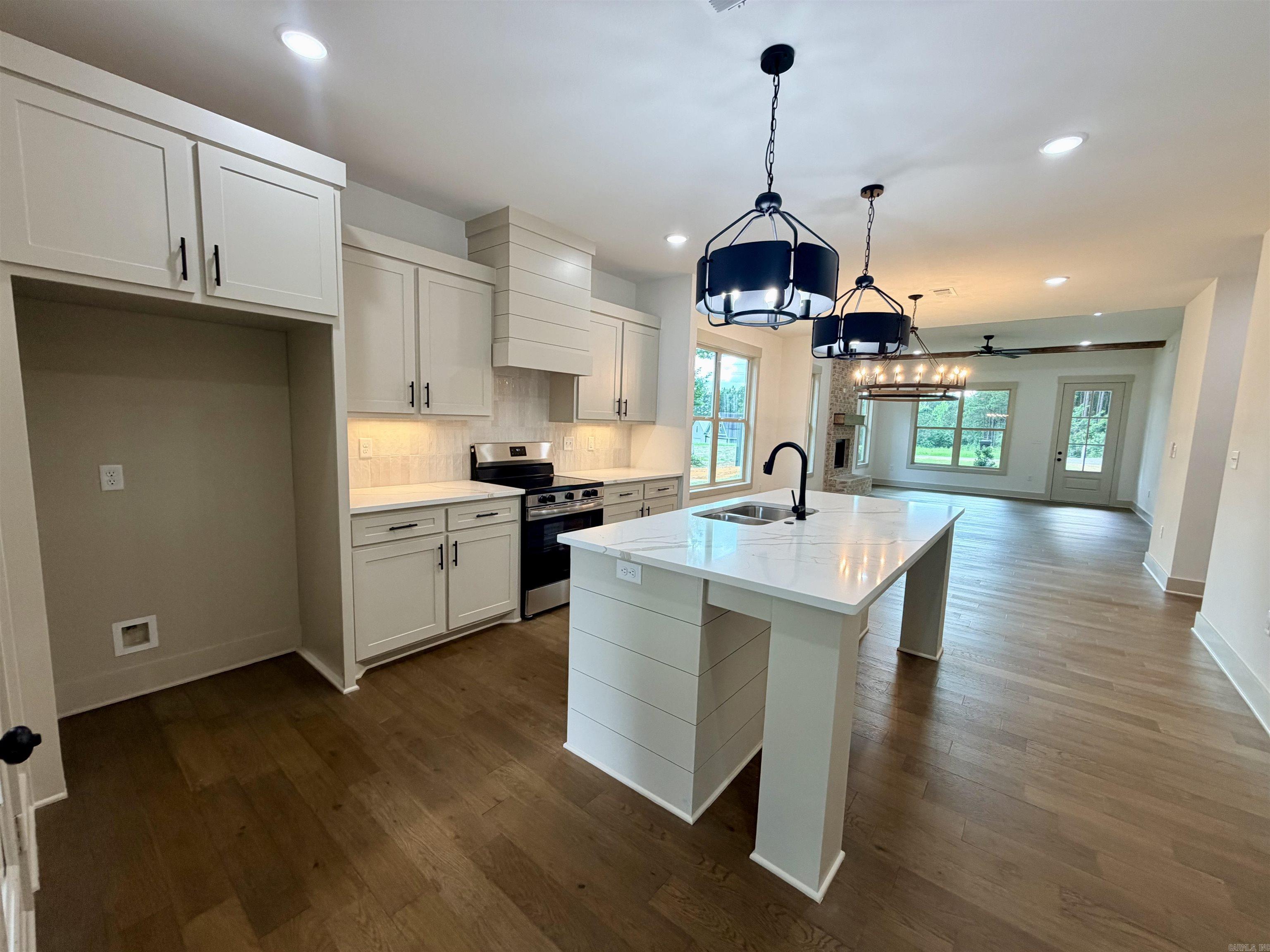 6812 N Detonti  Bauxite, AR