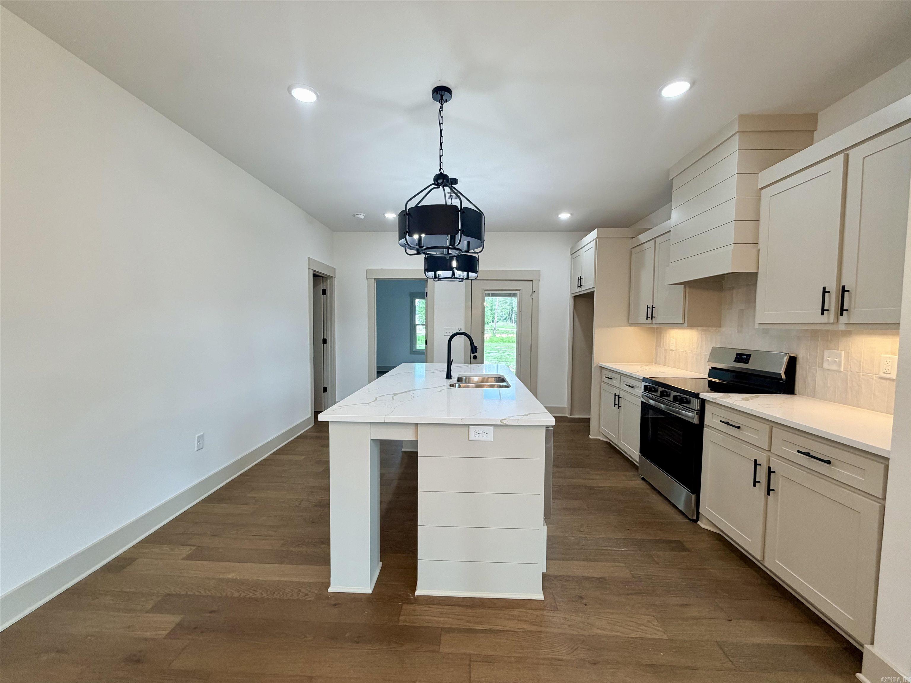 6812 N Detonti  Bauxite, AR
