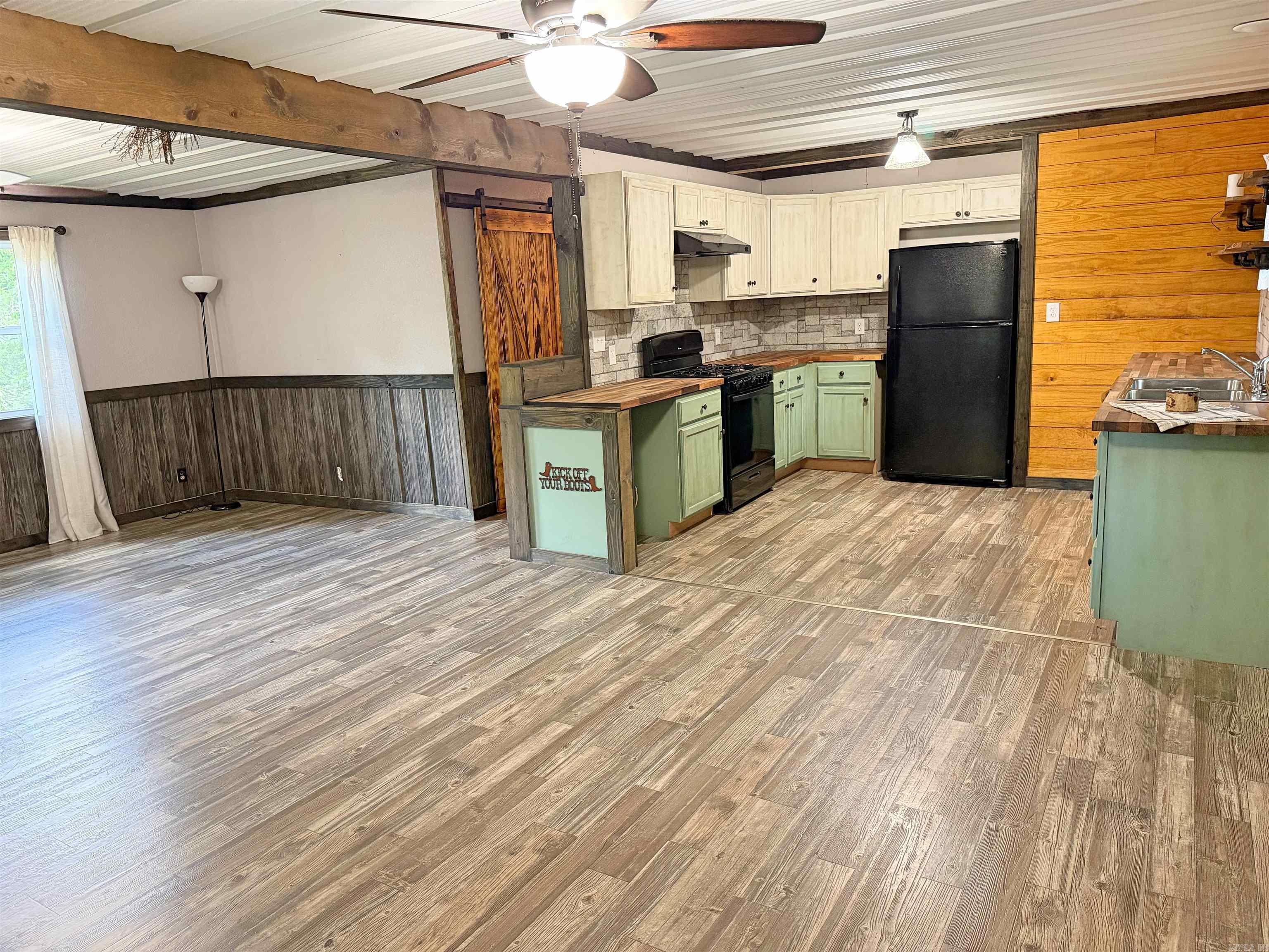 7541 Highway 289 N.  Mammoth Spring, AR