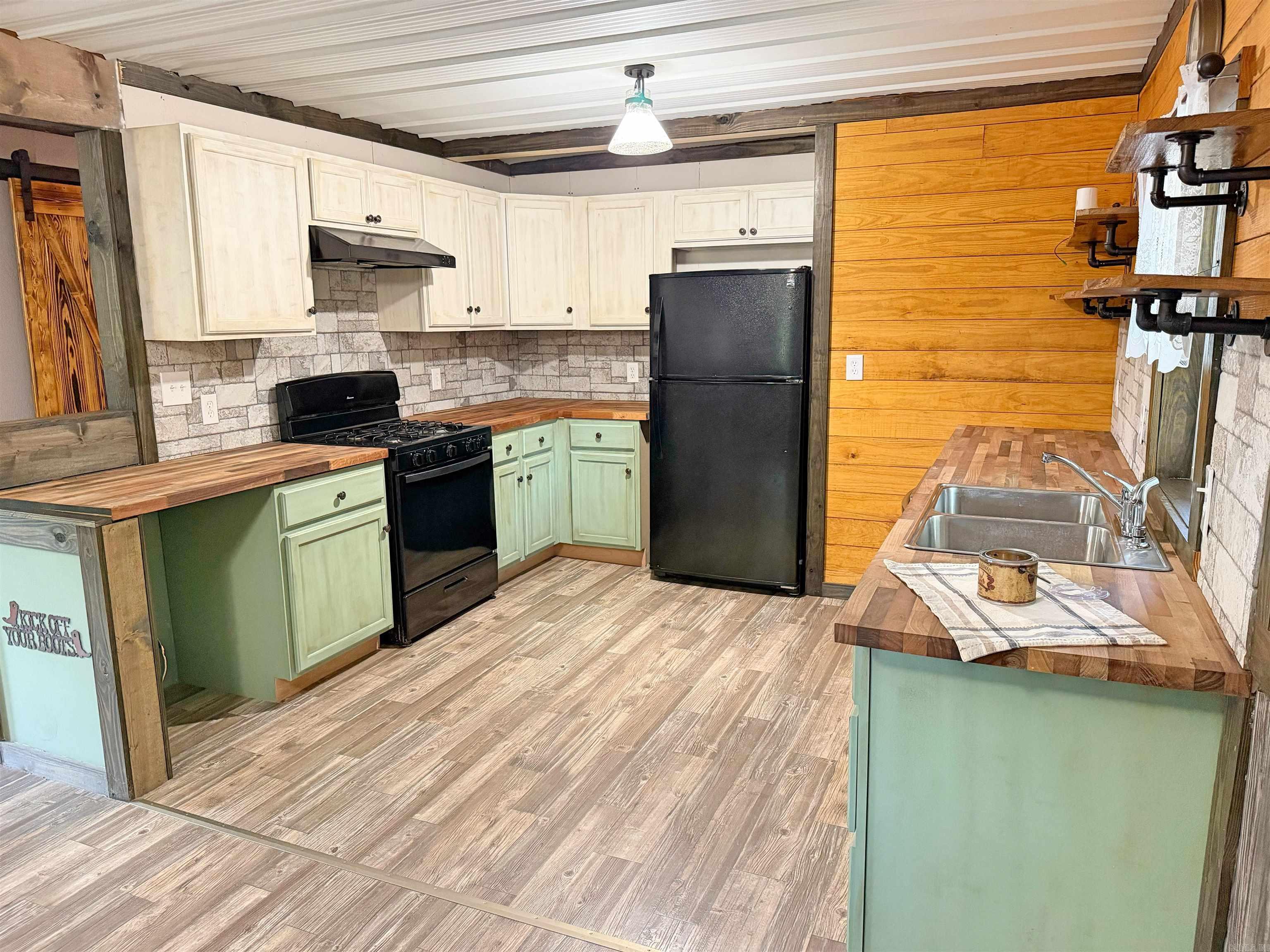 7541 Highway 289 N.  Mammoth Spring, AR