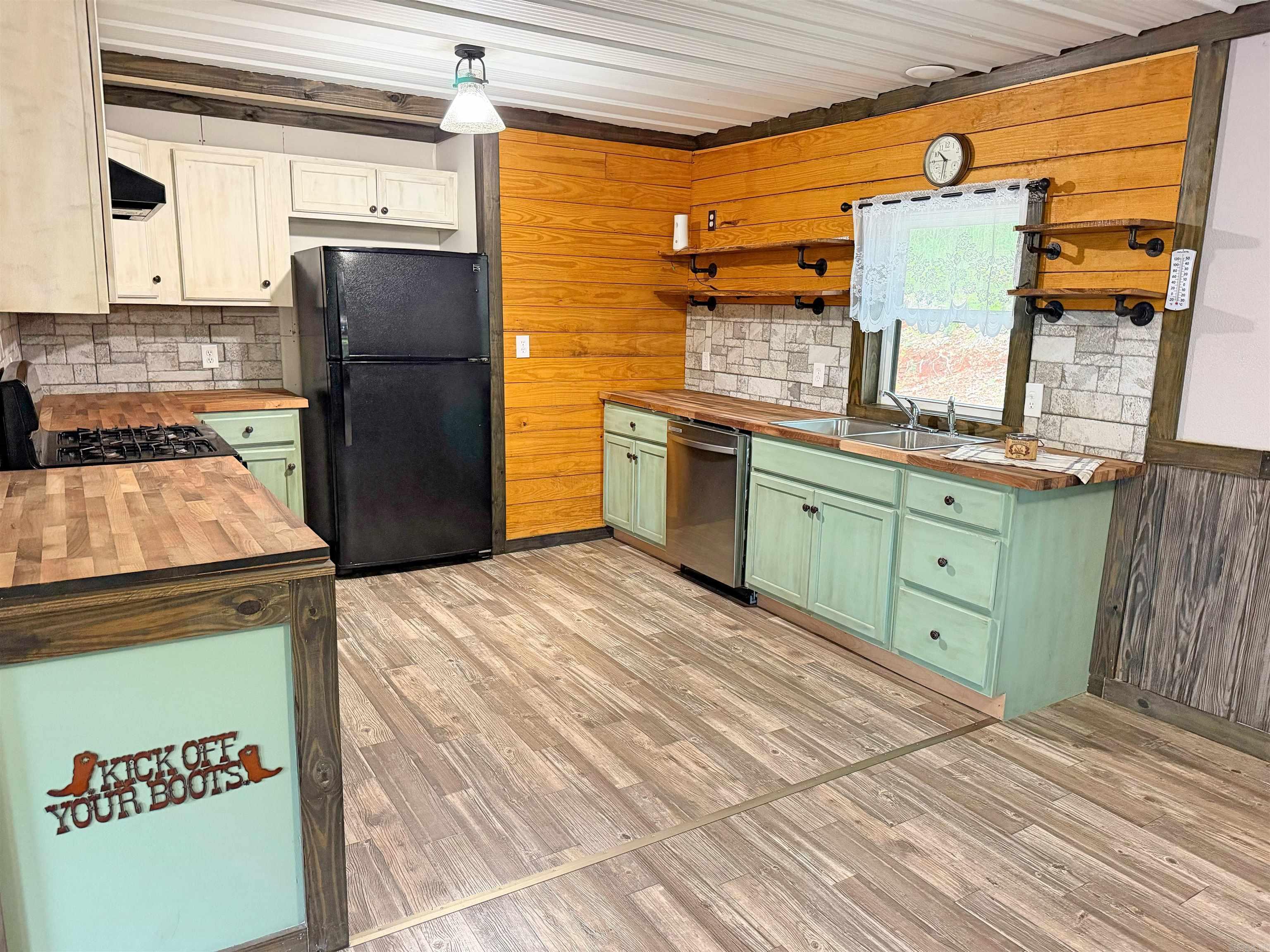 7541 Highway 289 N.  Mammoth Spring, AR