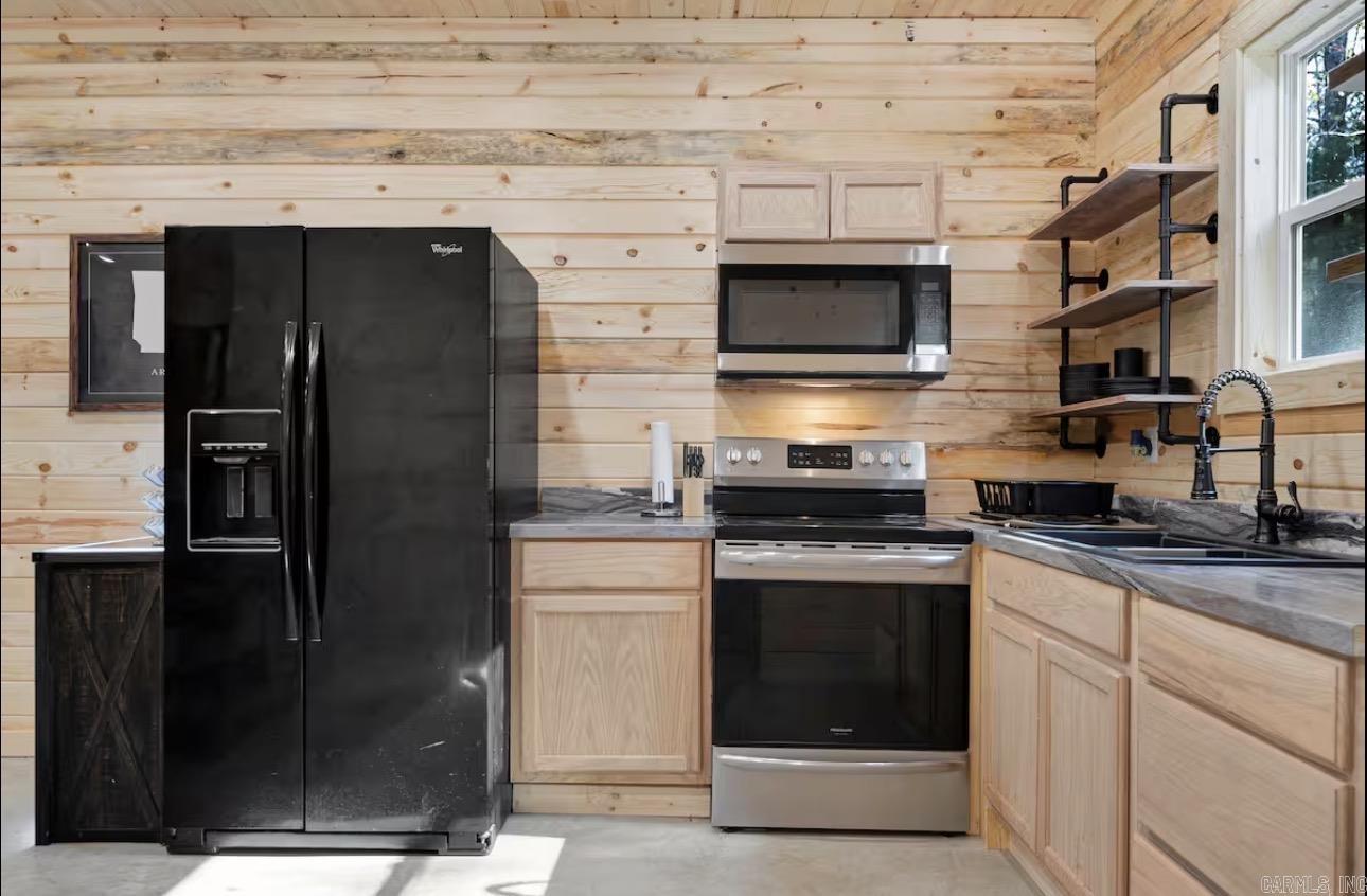 895 Pinterest Road  Hardy, AR