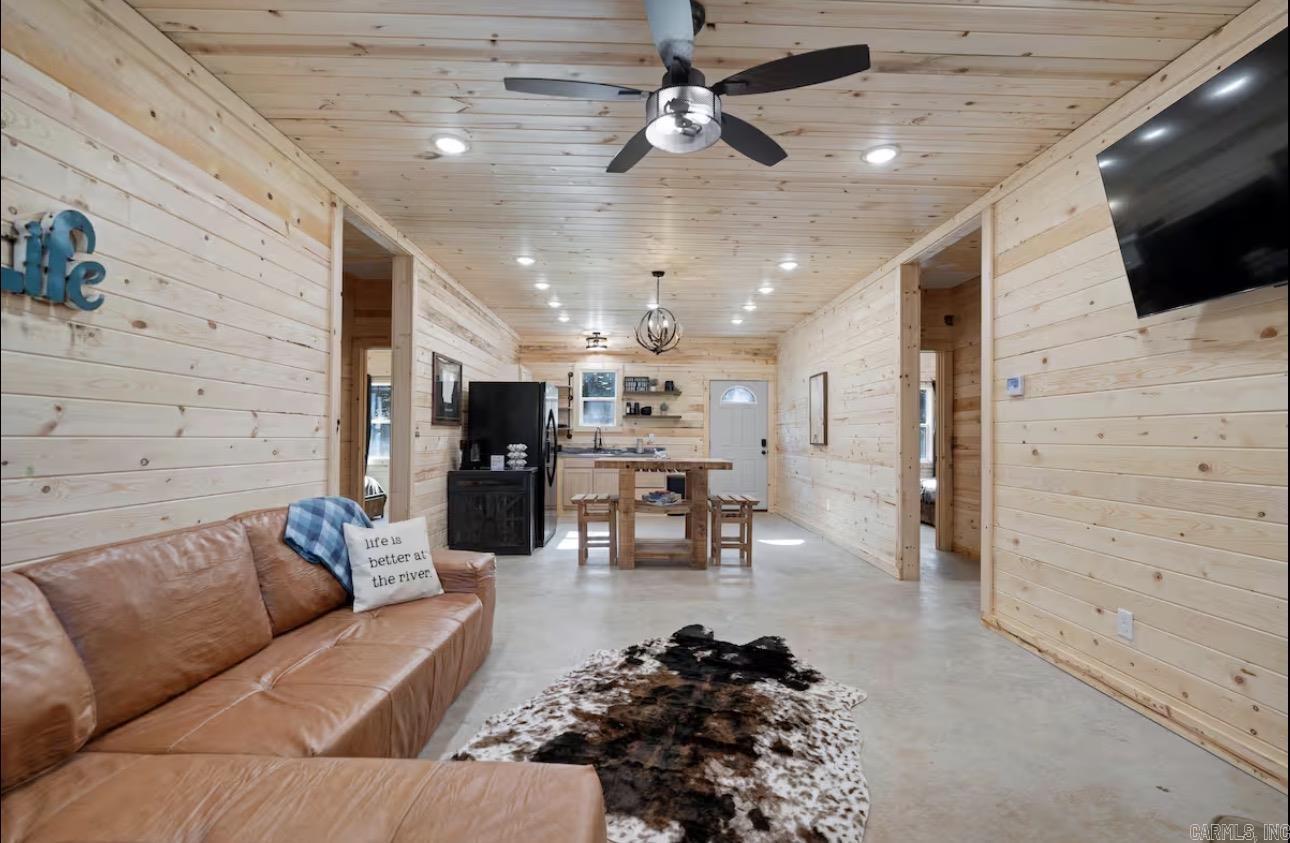 895 Pinterest Road  Hardy, AR