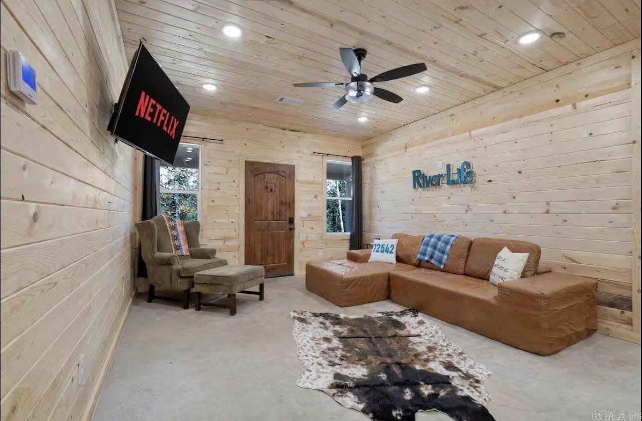 895 Pinterest Road  Hardy, AR
