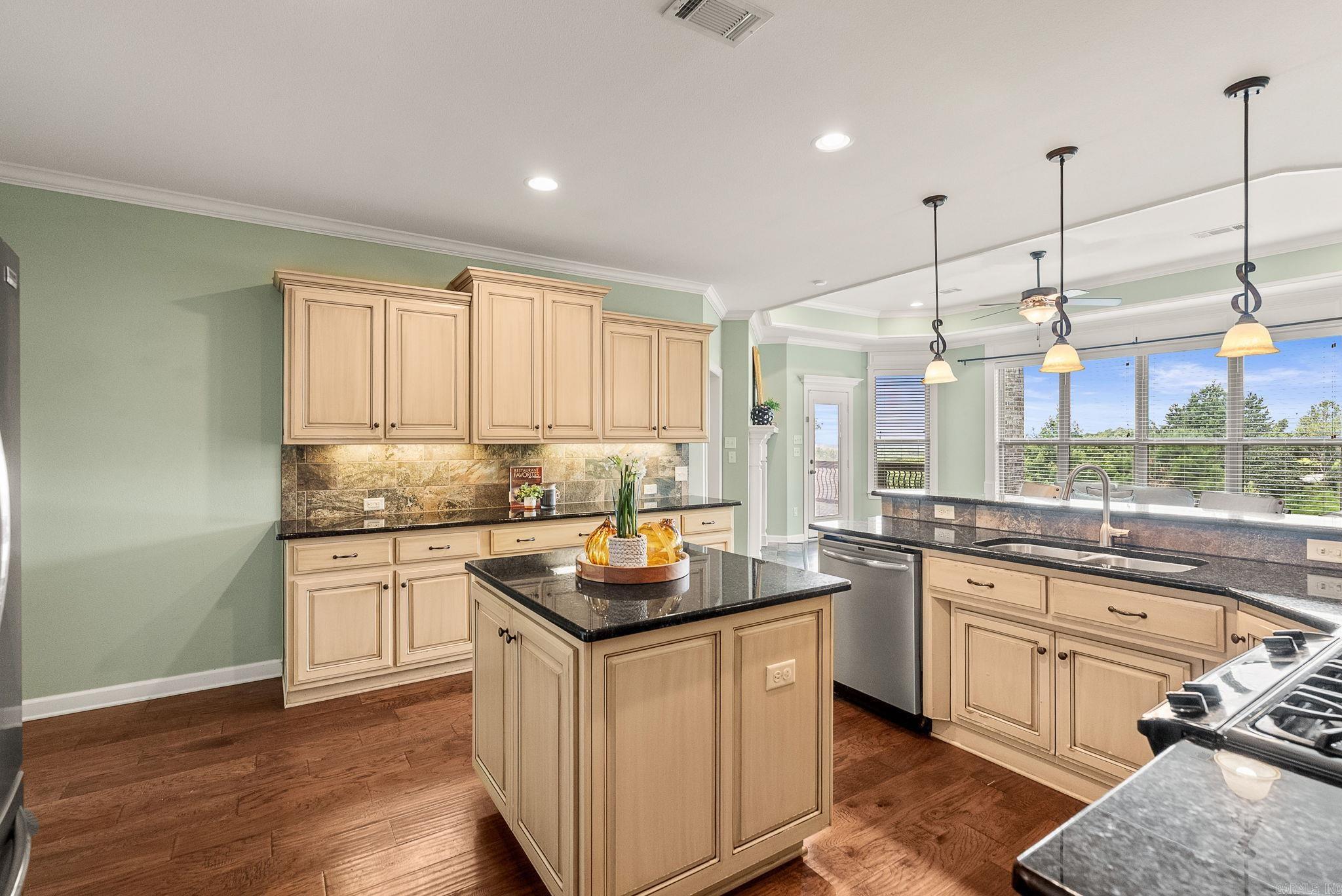 124 Crestview  Maumelle, AR