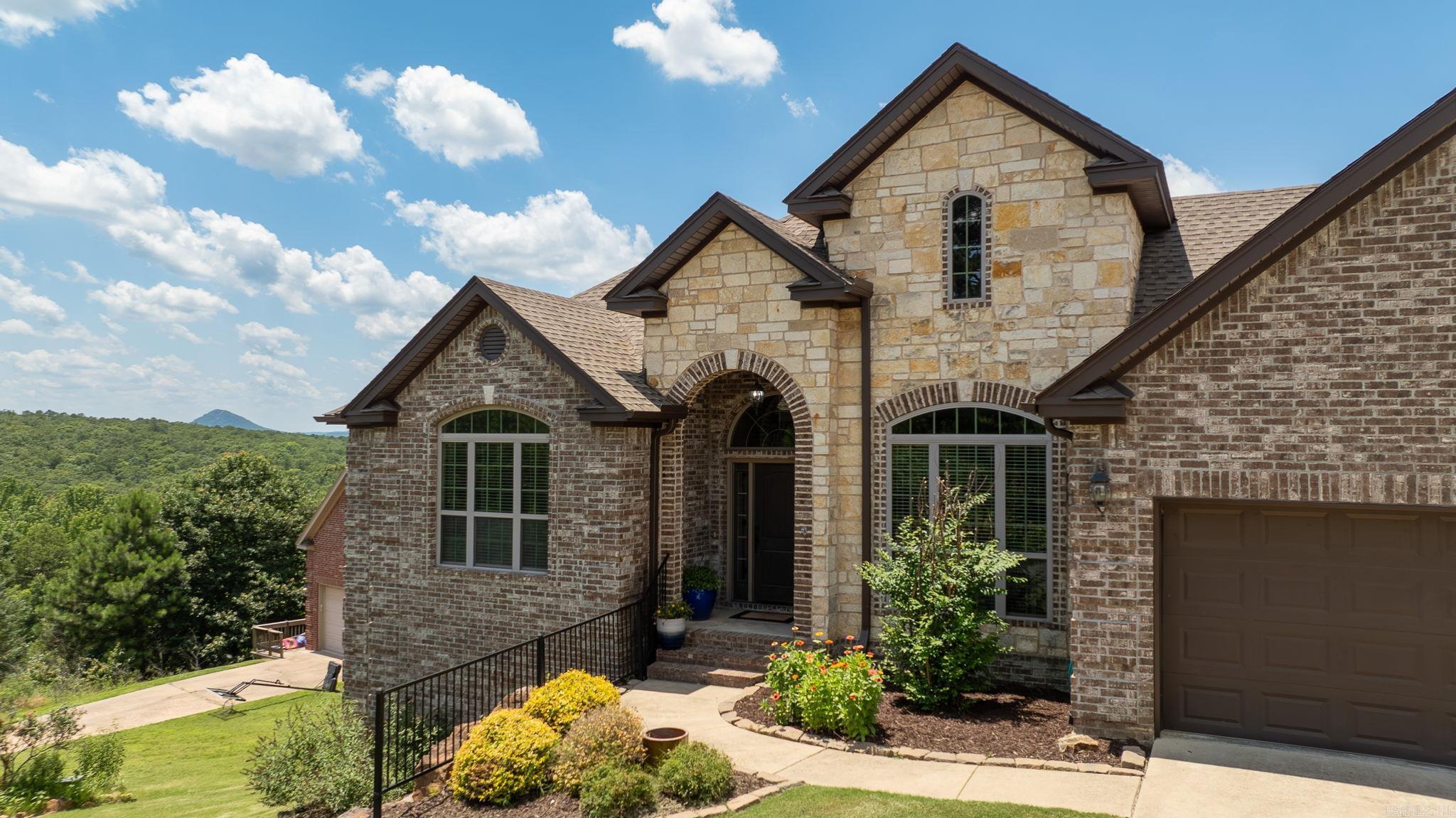 124 Crestview  Maumelle, AR
